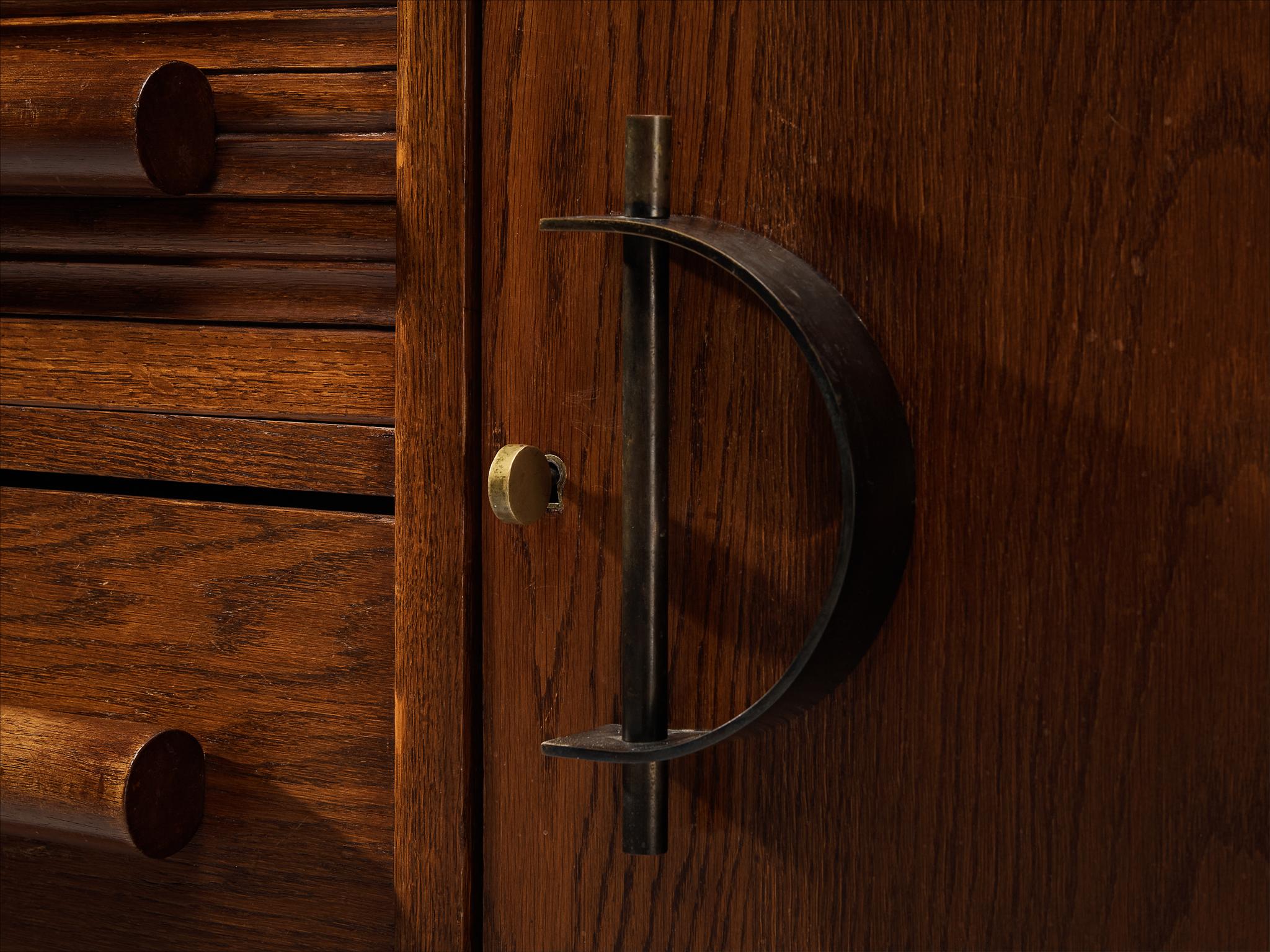 French Art Deco Sideboard in Oak and Brass Detailing en Bueno estado para la venta en Waalwijk, NL