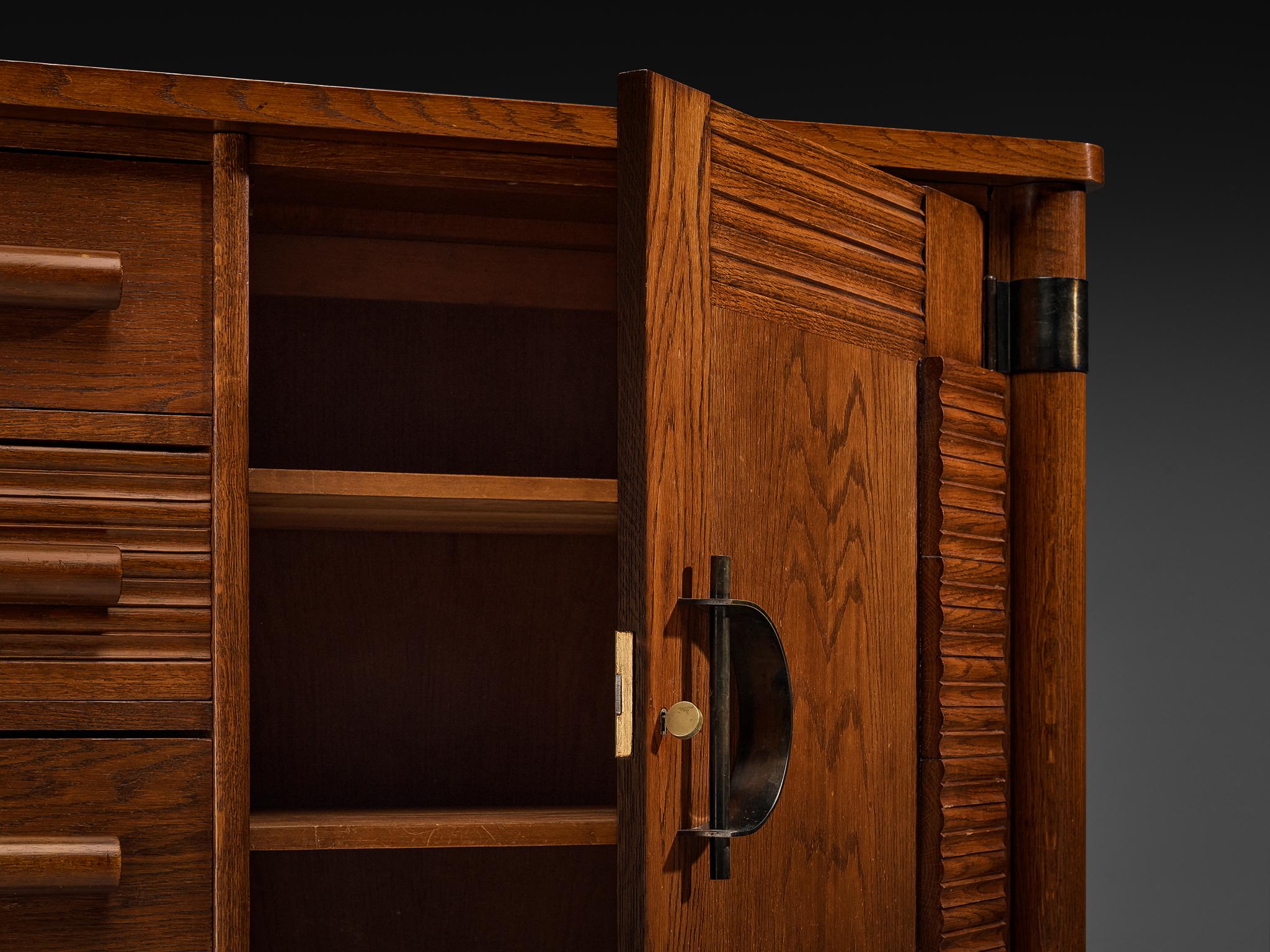 French Art Deco Sideboard in Oak and Brass Detailing Latón en venta