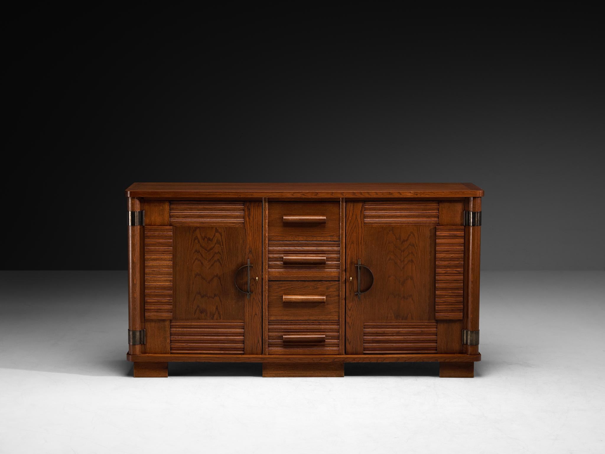 French Art Deco Sideboard in Oak and Brass Detailing en venta 1