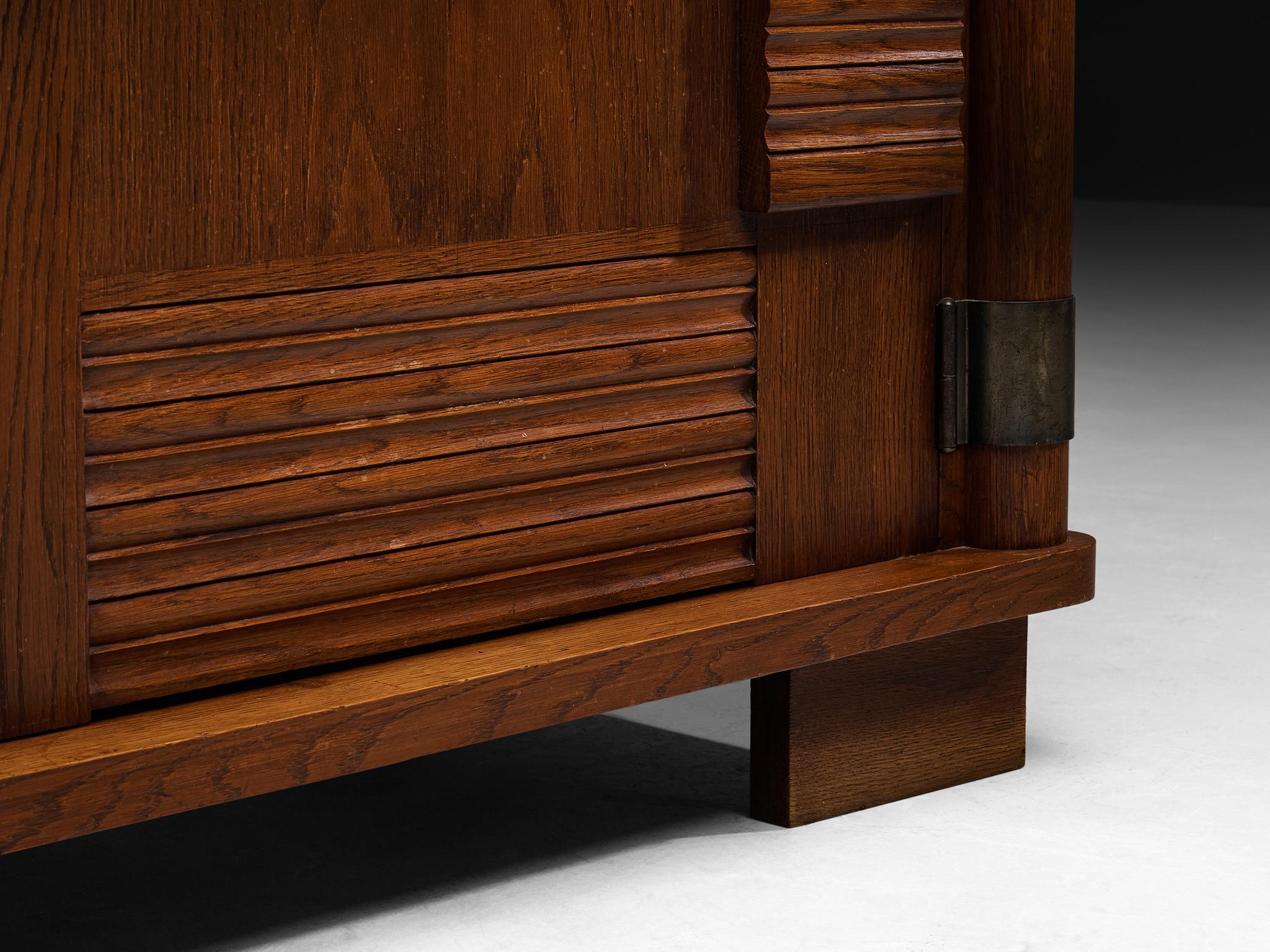 French Art Deco Sideboard in Oak and Brass Detailing en venta 2