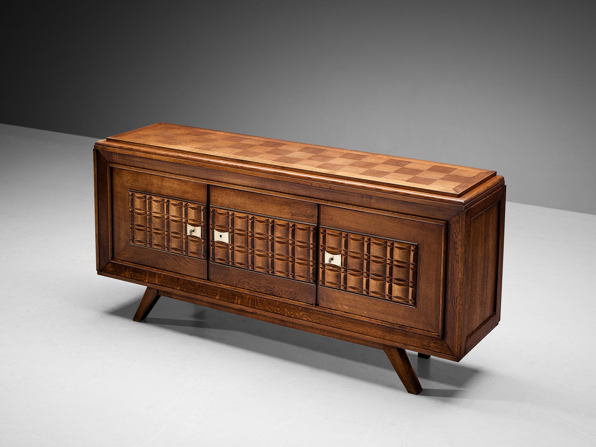 Sideboard, oak, brass, France, 1940s.

This exceptional credenza undoubtedly breathes the Art Deco Period of the 1940s. Excellent craftsmanship is combined with a well-balanced eye for the composition of functional and decorative elements. Truly
