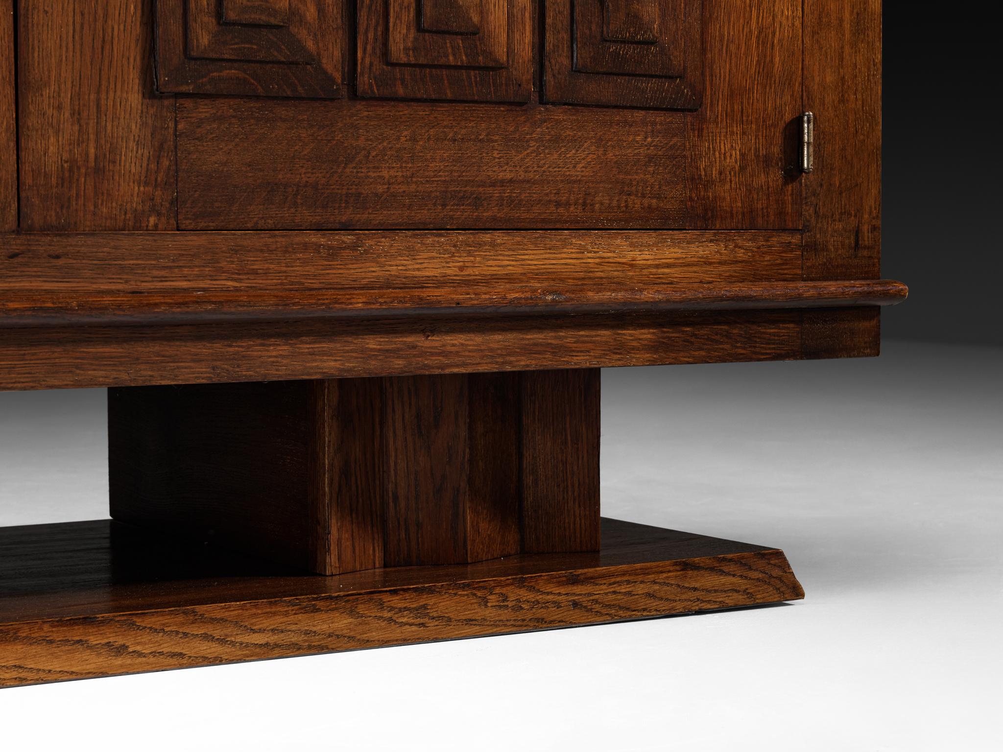 Metà XX secolo Credenza Art Deco francese in Oak con fronte geometrico in vendita
