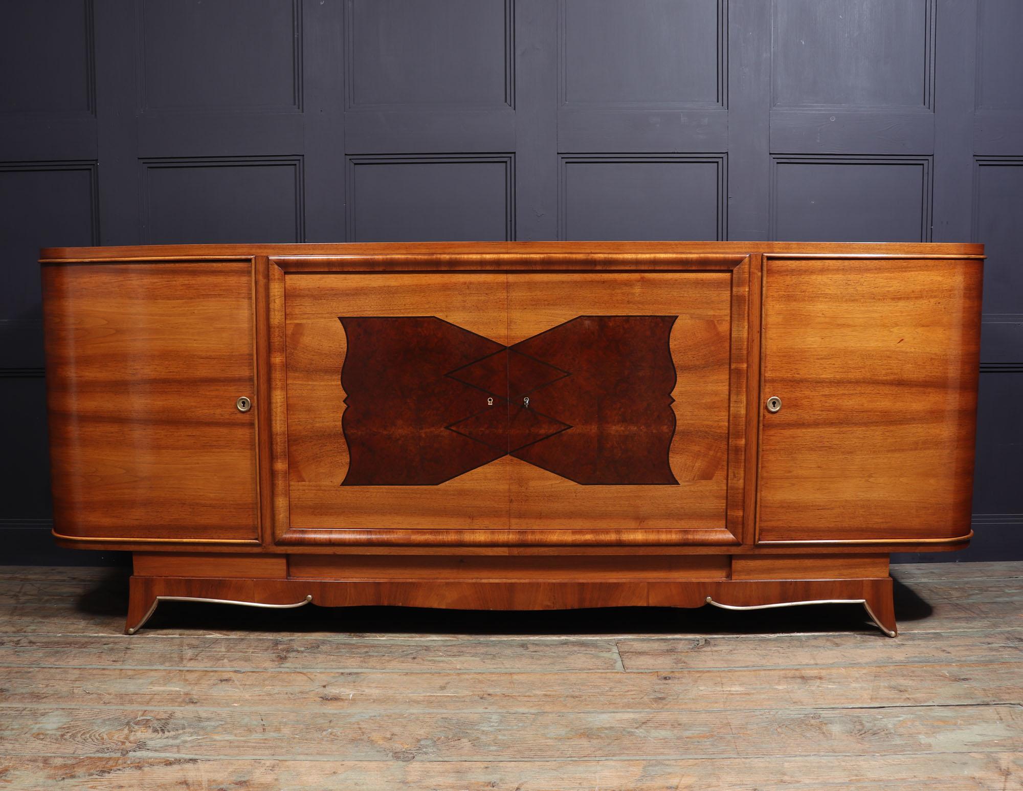 French, Art Deco Sideboard in Walnut In Excellent Condition For Sale In Paddock Wood Tonbridge, GB