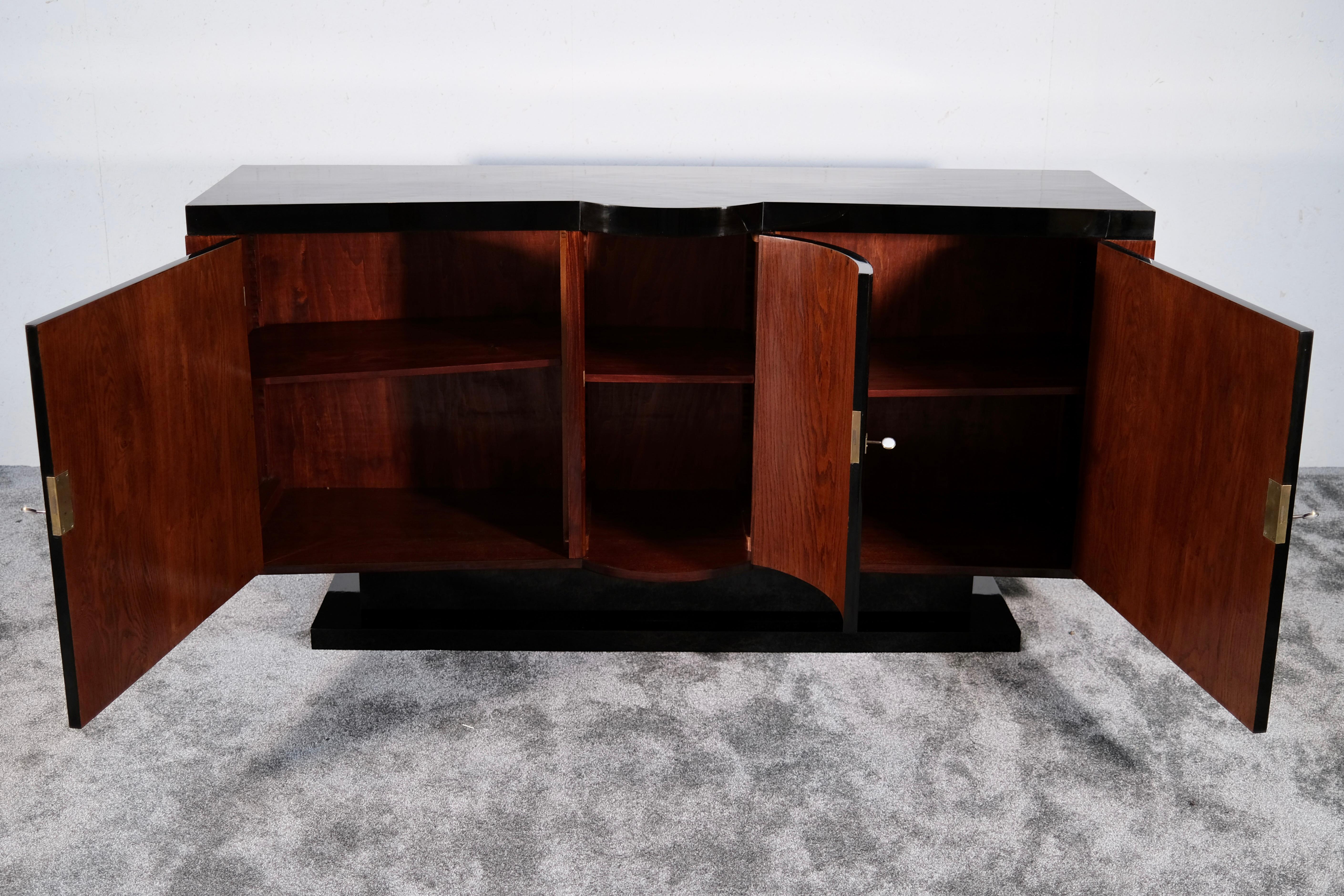 Credenza francese Art Déco con intarsio floreale e fronte curvo verso l'interno, anni '30 in vendita 2