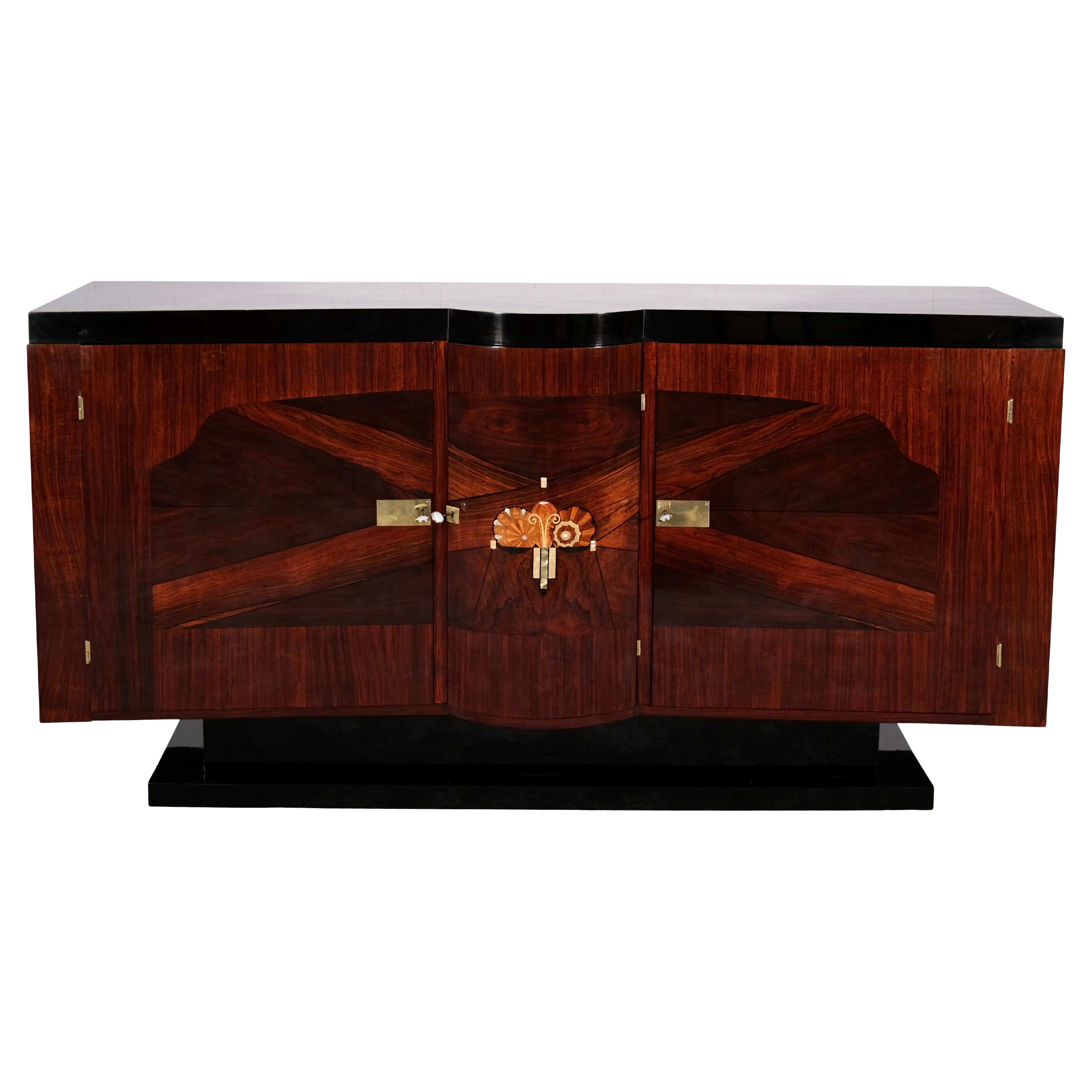 Credenza francese Art Déco con intarsio floreale e fronte curvo verso l'interno, anni '30