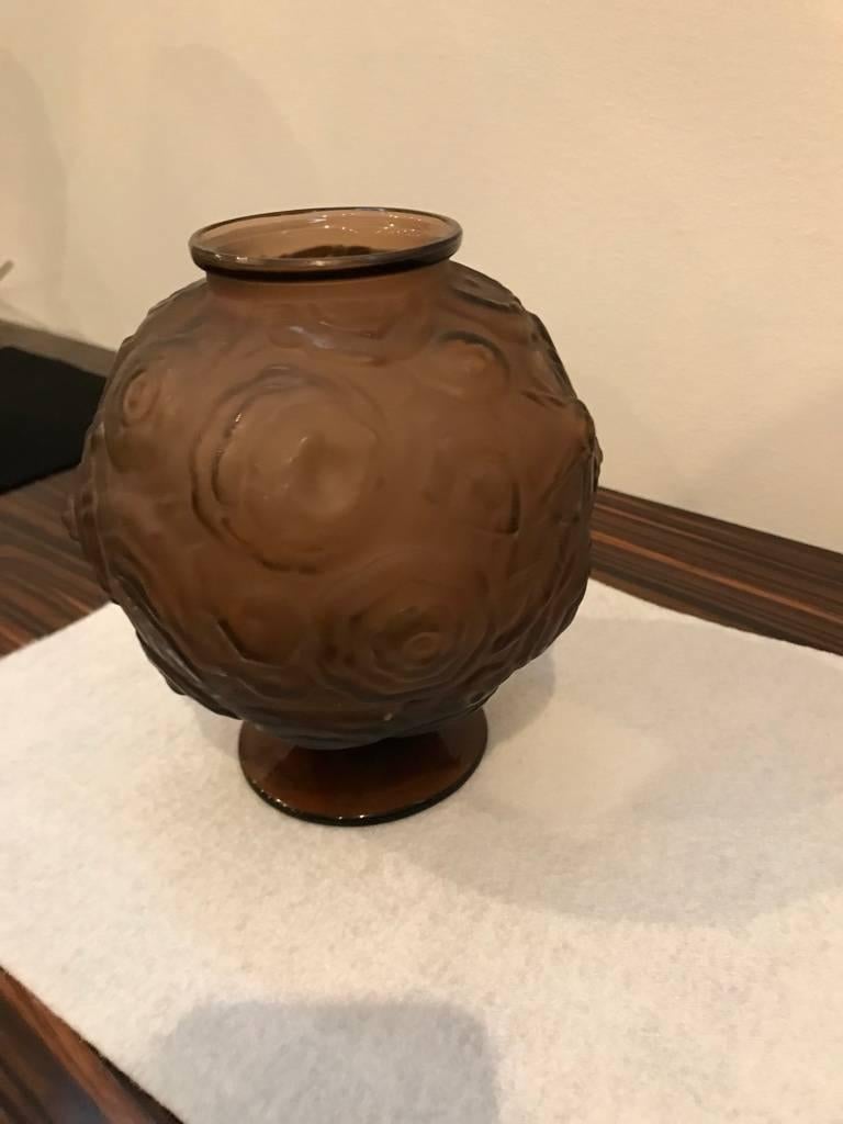 Signierte Sabino-Vase im Art déco-Stil im Zustand „Hervorragend“ im Angebot in North Bergen, NJ