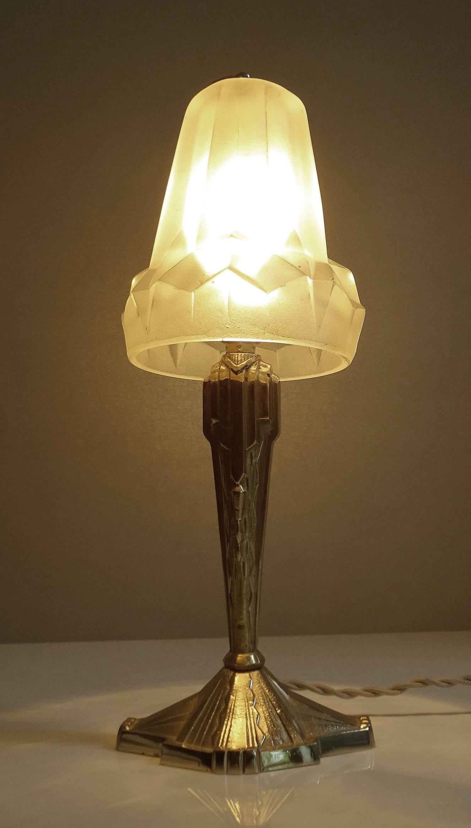 Mid-20th Century French Art Deco Silver Bronze and Glass Table Lamp