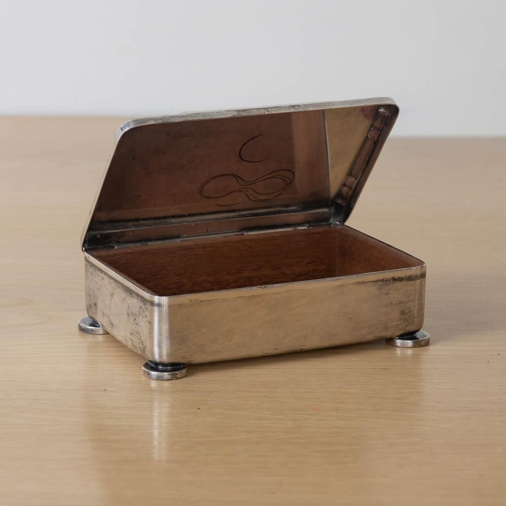 Scatola di sigarette in argento Art Deco francese In condizioni buone in vendita a Los Angeles, CA