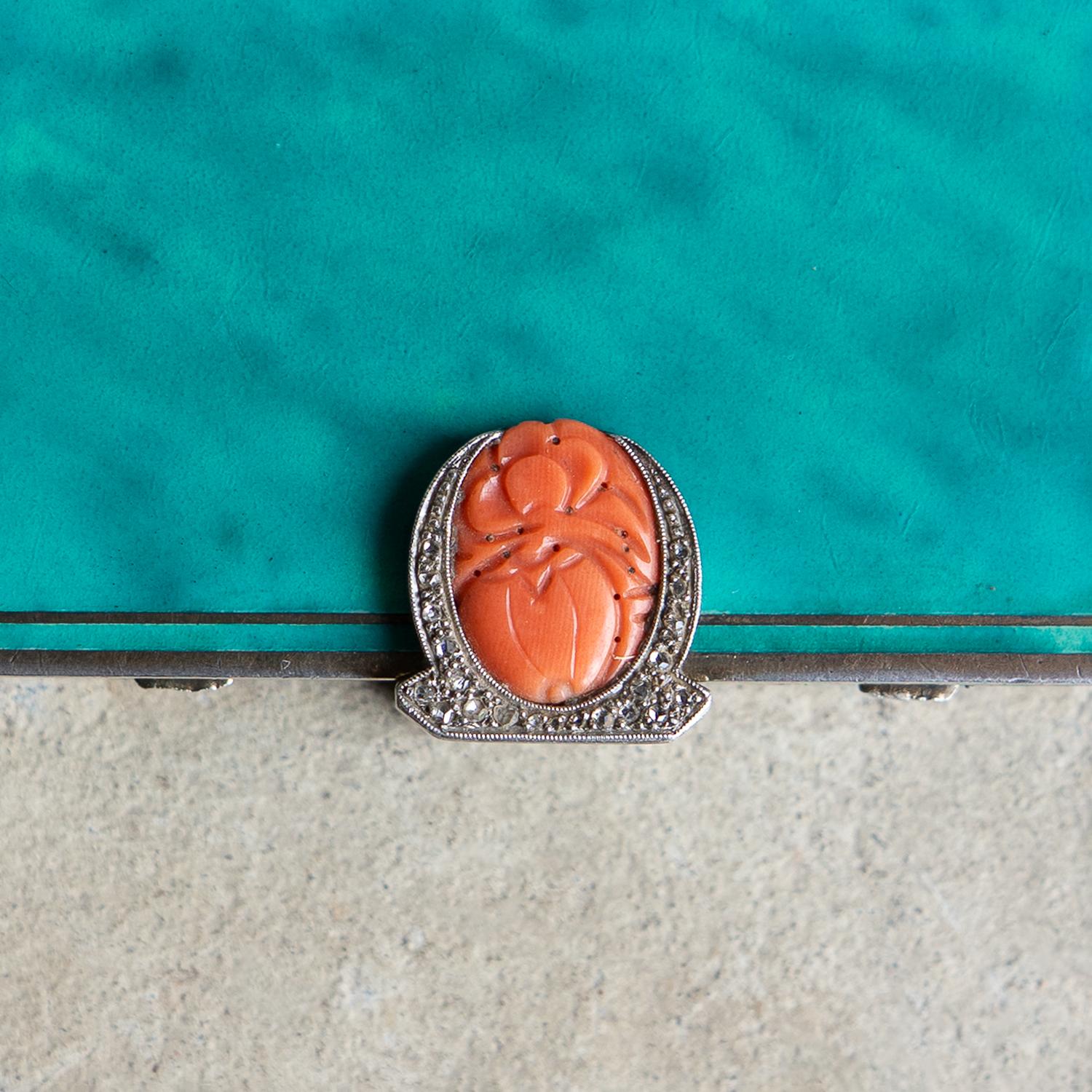 Boîte compacte en argent, émail, corail et diamants d'Augusta Peyroula, Art déco français en vente 3