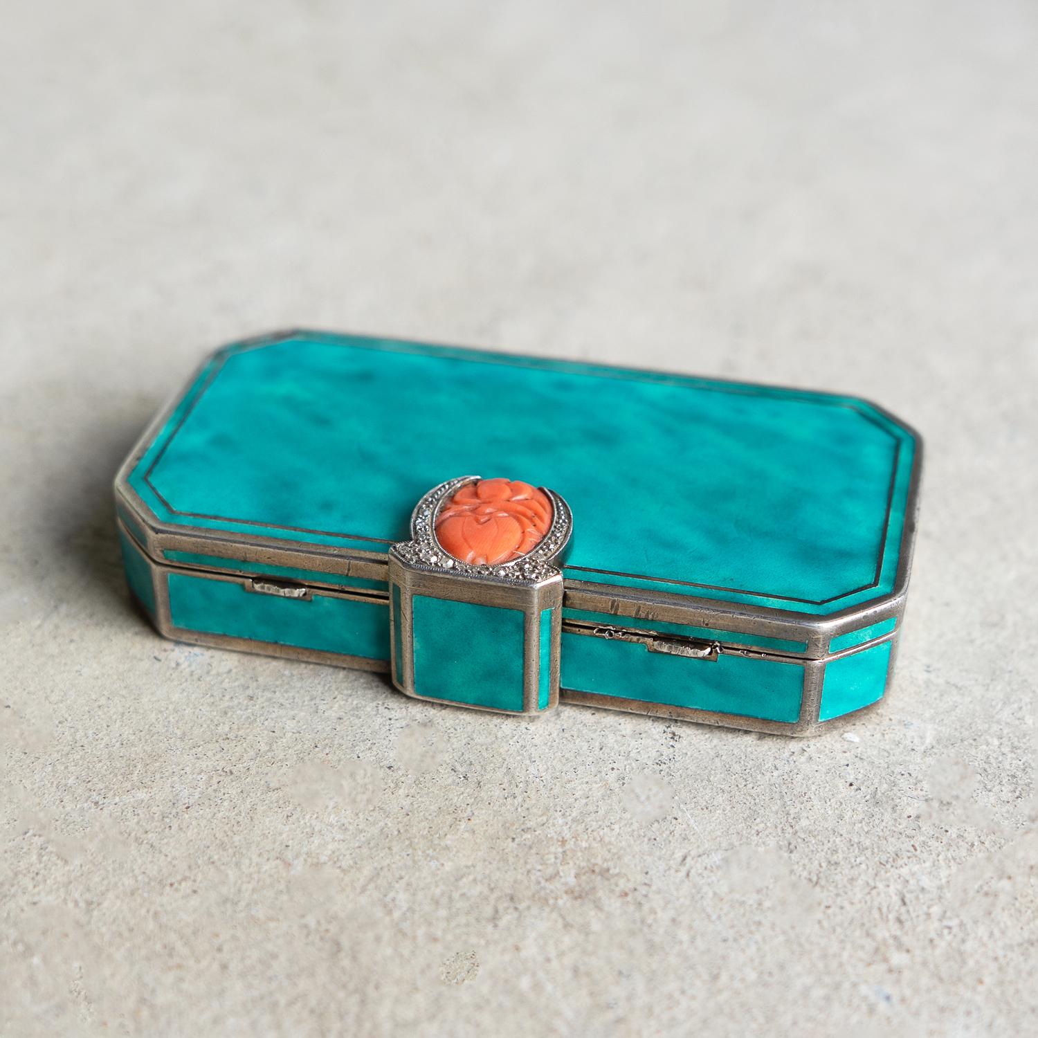 Boîte compacte en argent, émail, corail et diamants d'Augusta Peyroula, Art déco français en vente 4