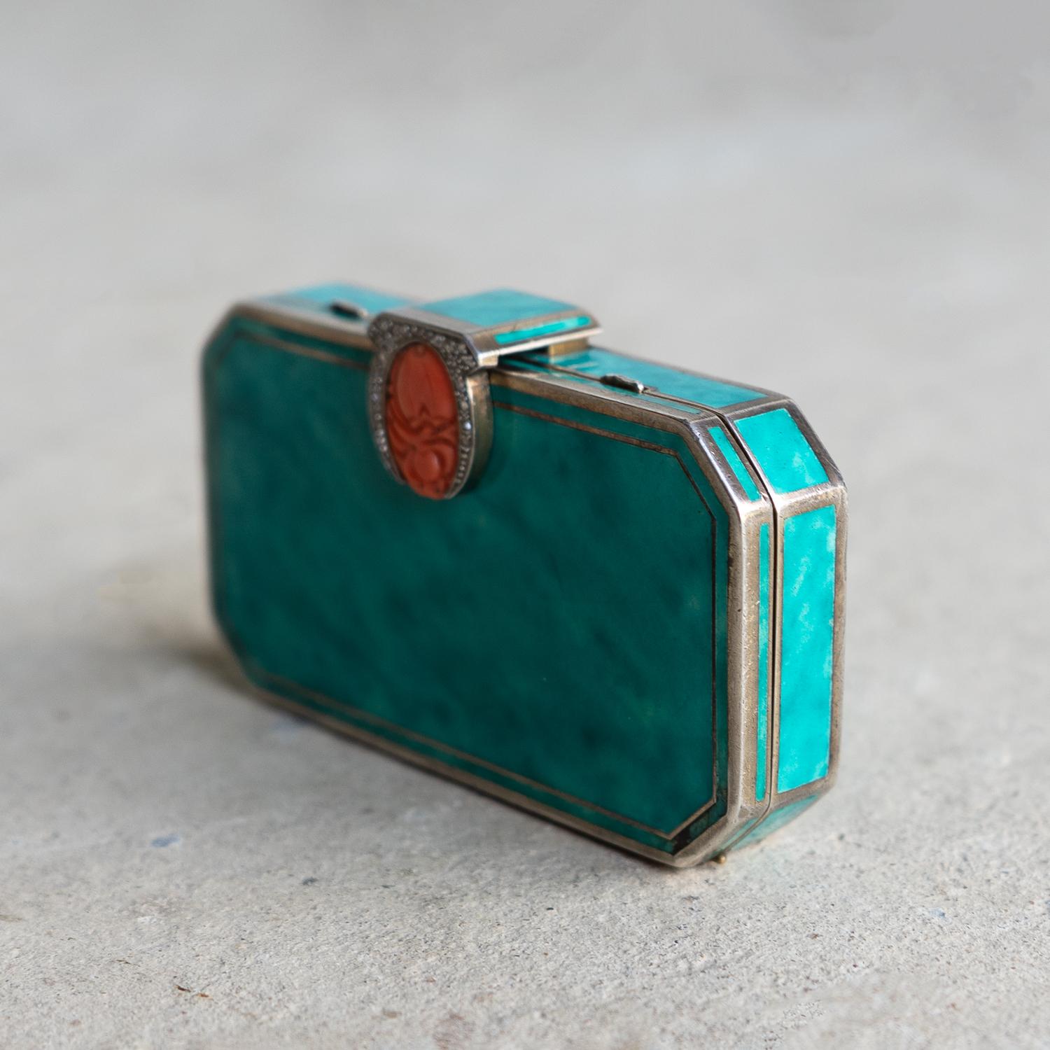 Boîte compacte en argent, émail, corail et diamants d'Augusta Peyroula, Art déco français en vente 7