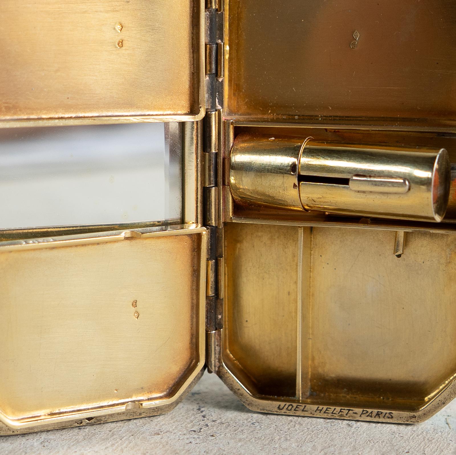 Début du 20ème siècle Boîte compacte en argent, émail, corail et diamants d'Augusta Peyroula, Art déco français en vente