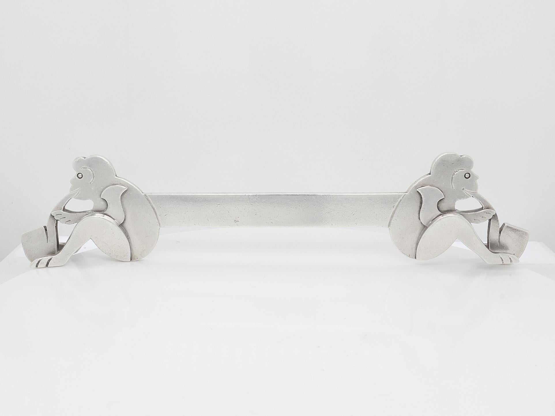 Scimmia da fumo figurata in argento Art Deco francese e poggiacoltelli per pipa di Louis Mathey In condizioni discrete in vendita a Philadelphia, PA