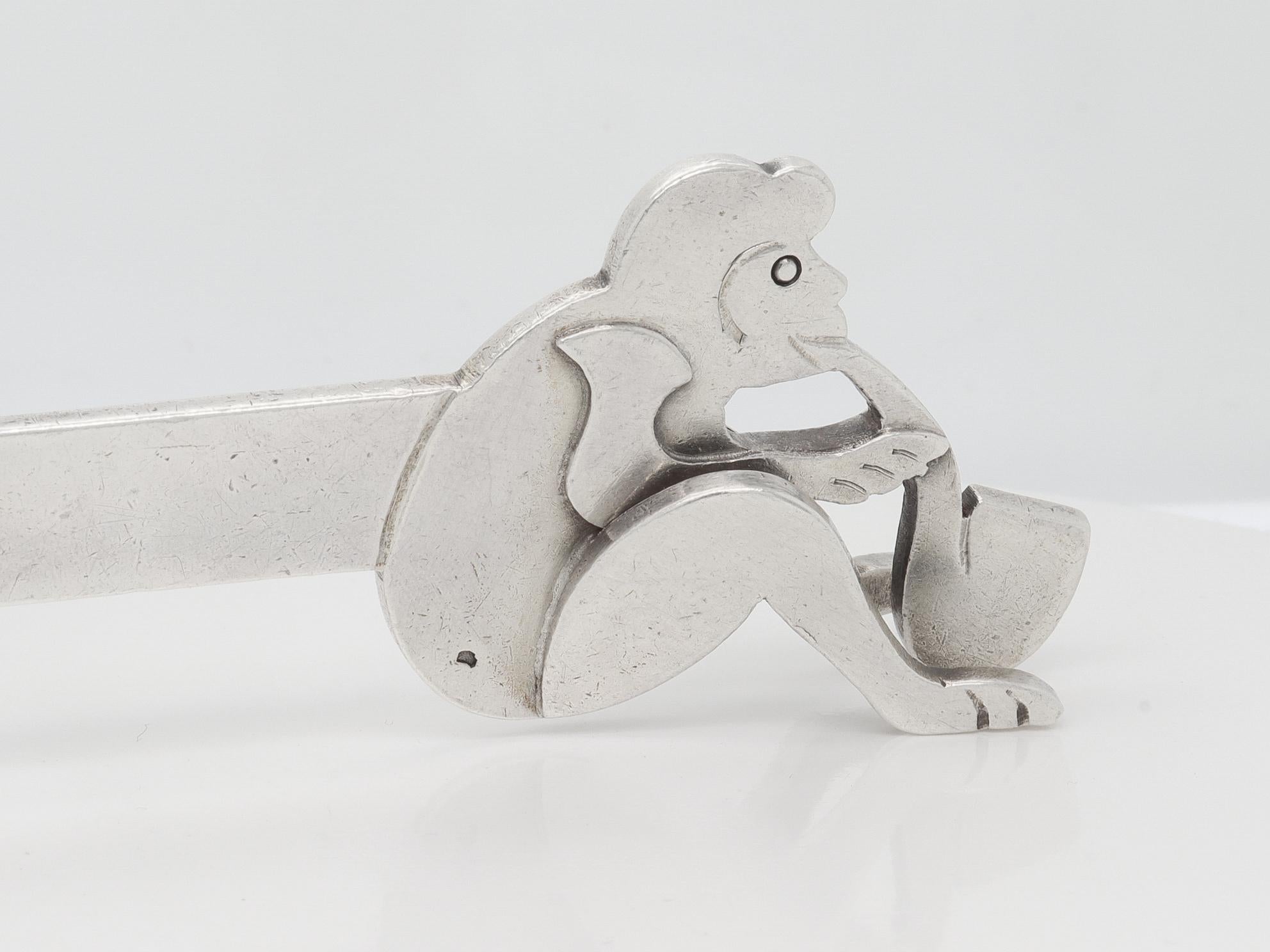 Argento Scimmia da fumo figurata in argento Art Deco francese e poggiacoltelli per pipa di Louis Mathey in vendita