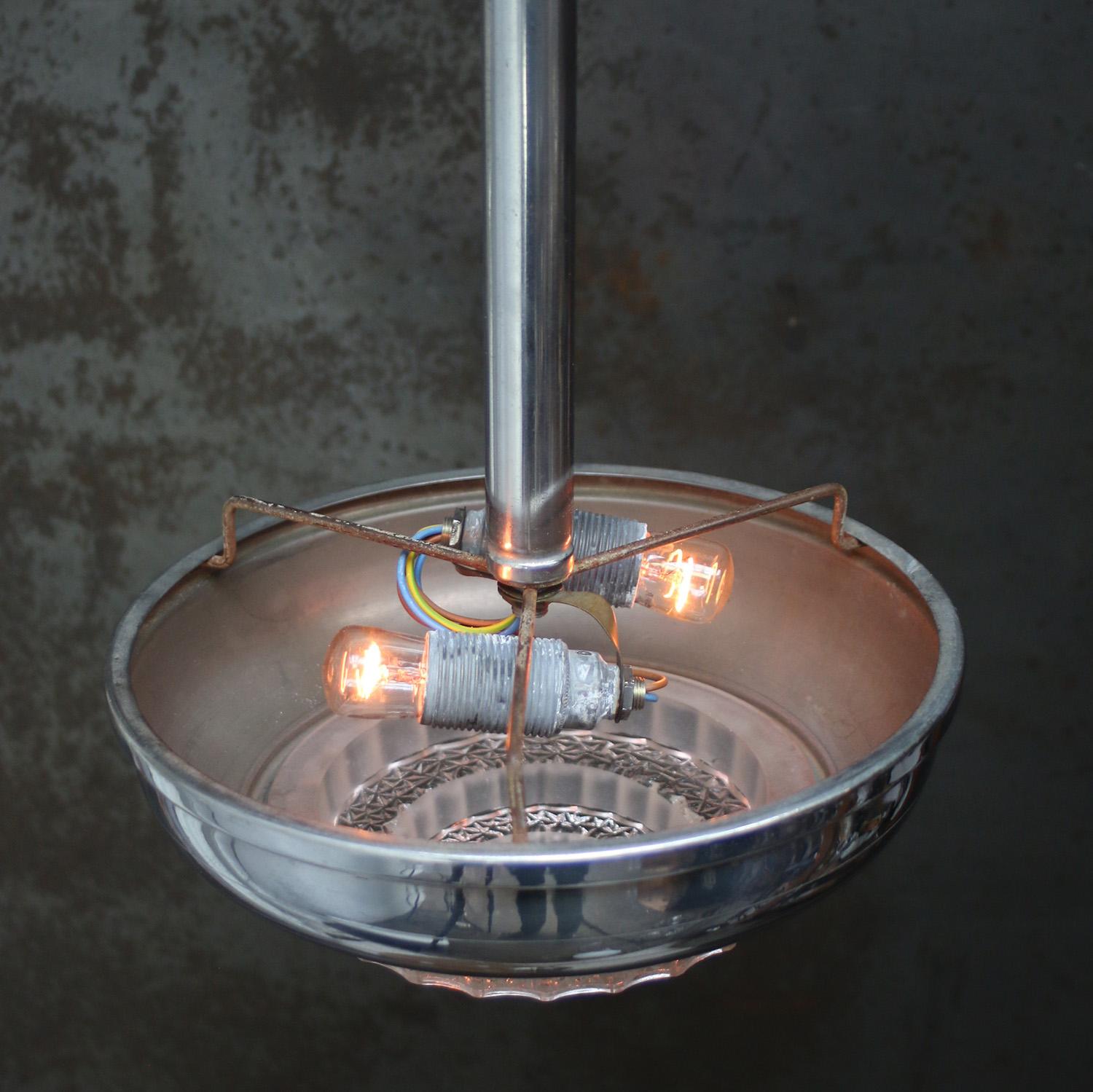 Lámpara de techo francesa Art Déco de plata niquelada y cristal transparente acanalado Francés en venta