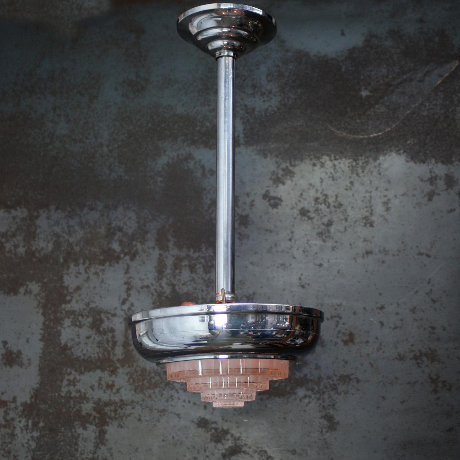 Lámpara de techo francesa Art Déco de plata niquelada y cristal transparente acanalado siglo XX en venta