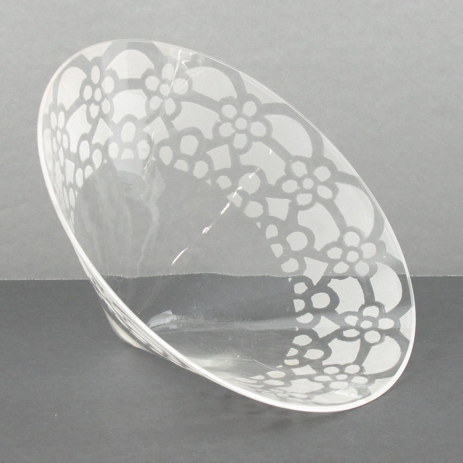 Centro de mesa Art Decó de chapa de plata y cristal grabado mediados del siglo XX en venta