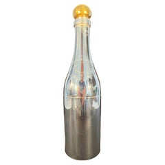 Shaker à cocktail « Champagne Bottle » en métal argenté Art Déco français avec liège doré