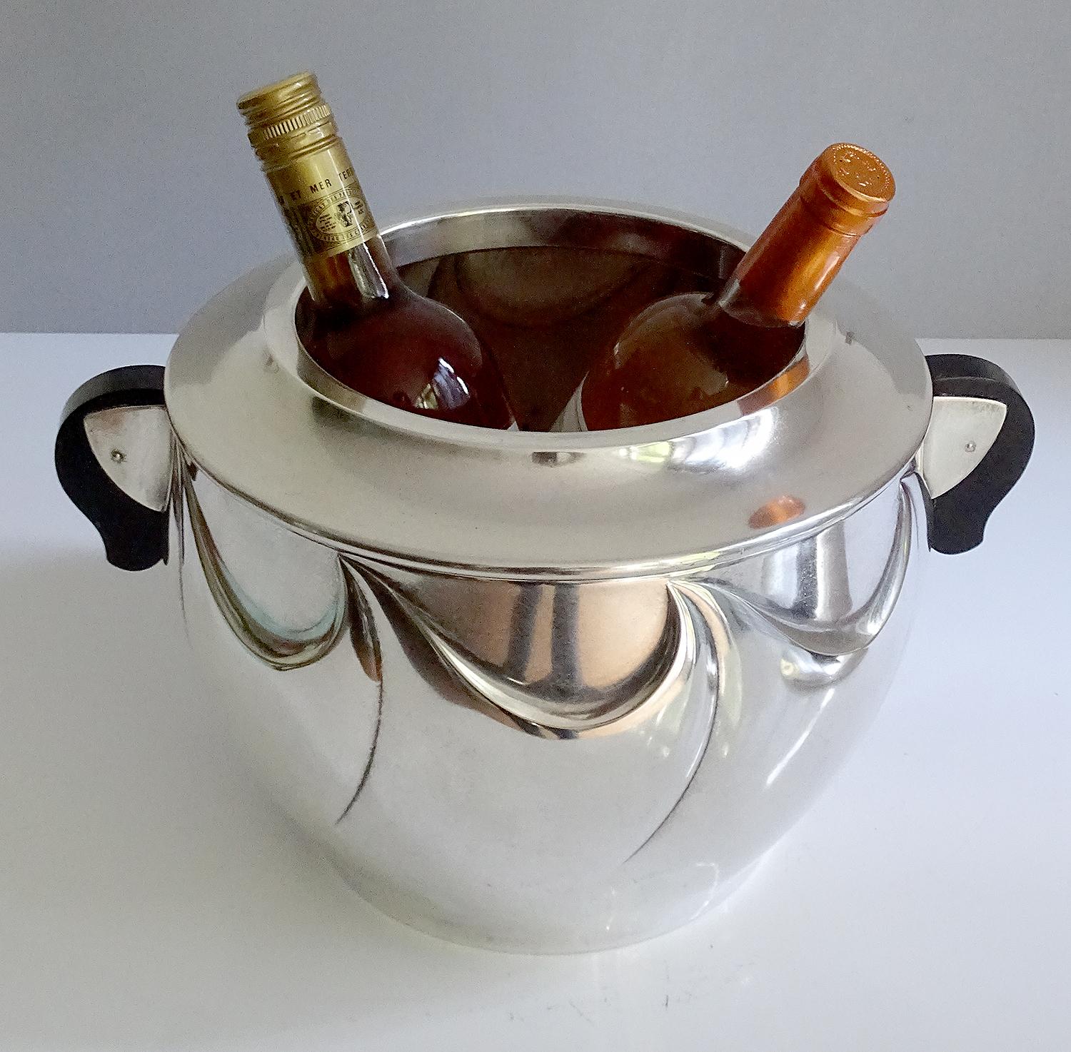 French Art Deco Silver Plate Champagne Wine Cooler Ice Bucket 1930s Wave Pattern In Good Condition In Bremen, DE