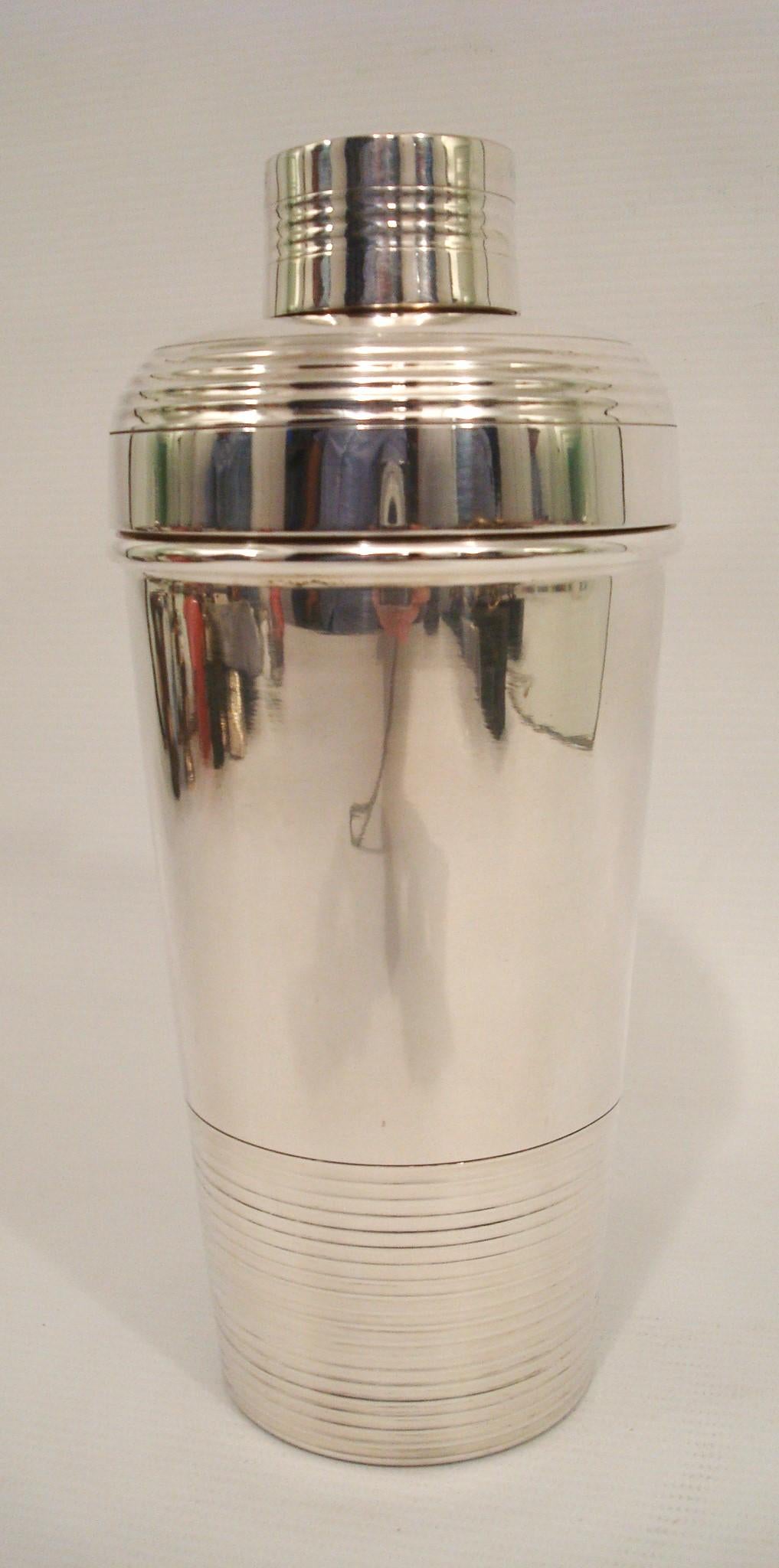 French Art Deco Silver Plate Cocktail Shaker by Hermes Paris In Good Condition In Buenos Aires, Olivos