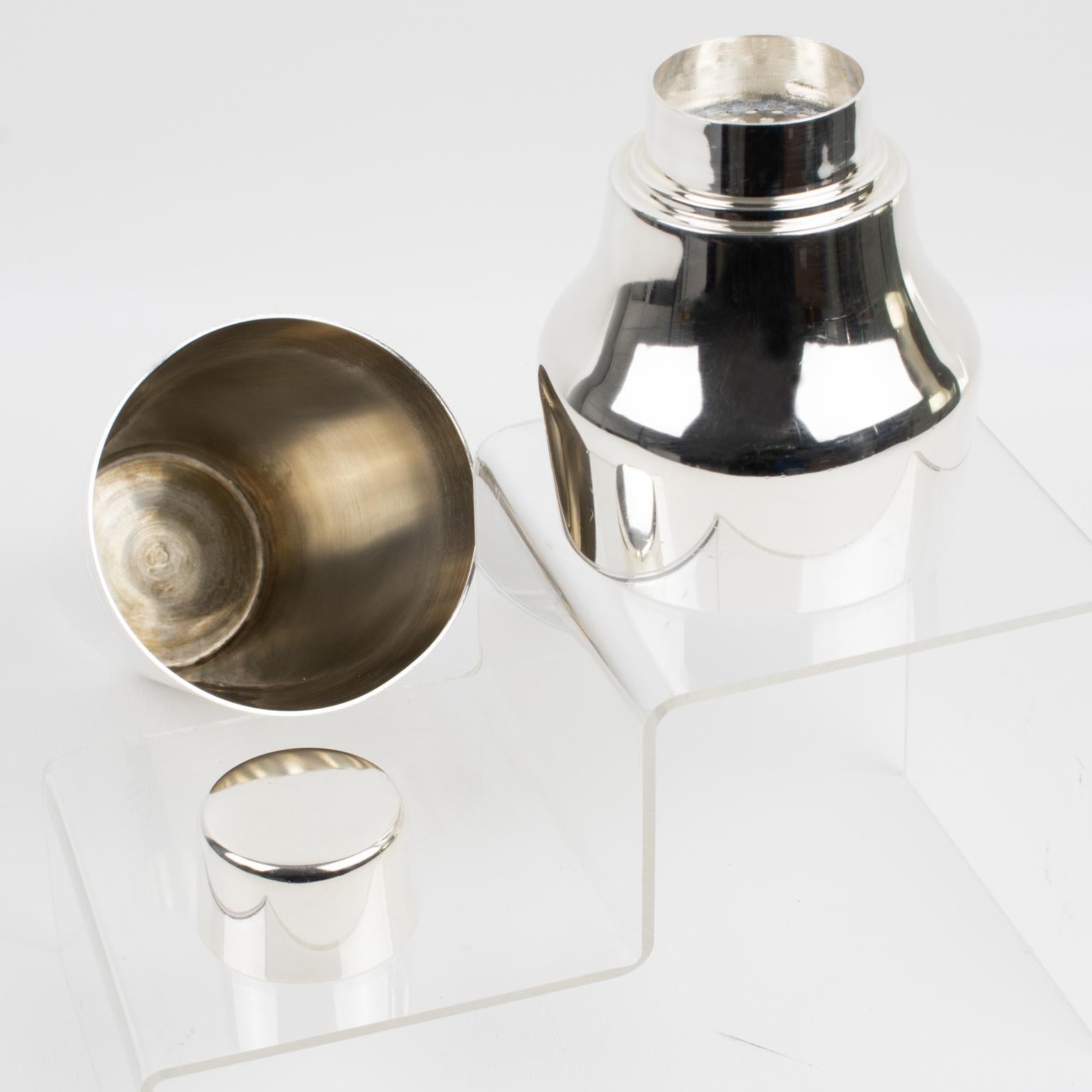 Mid-20th Century French Art Deco Silver Plate Cocktail Shaker by Alois Straszak for Le Crabe