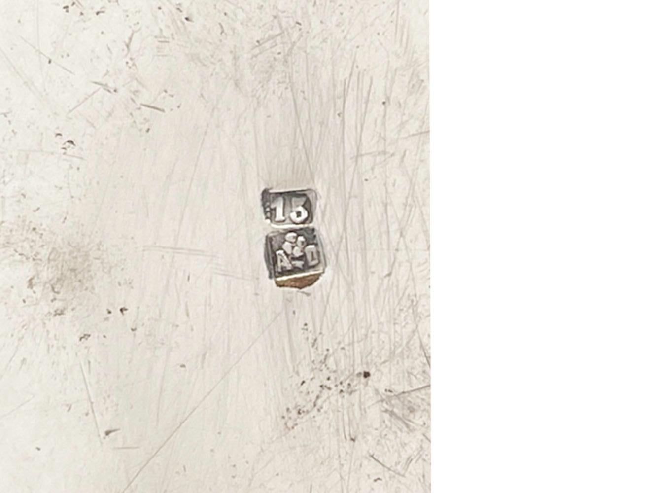 20ième siècle Seau à glace Art Déco français en métal argenté avec décoration rubanée et poignées à volutes en vente