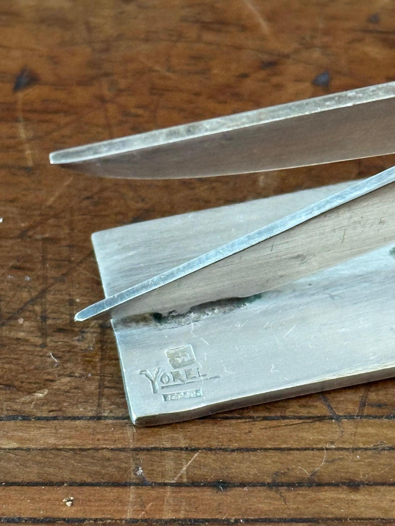 Ensemble de 12 porte-couteaux Art déco français en argent par Yorel Paris, années 1930 3
