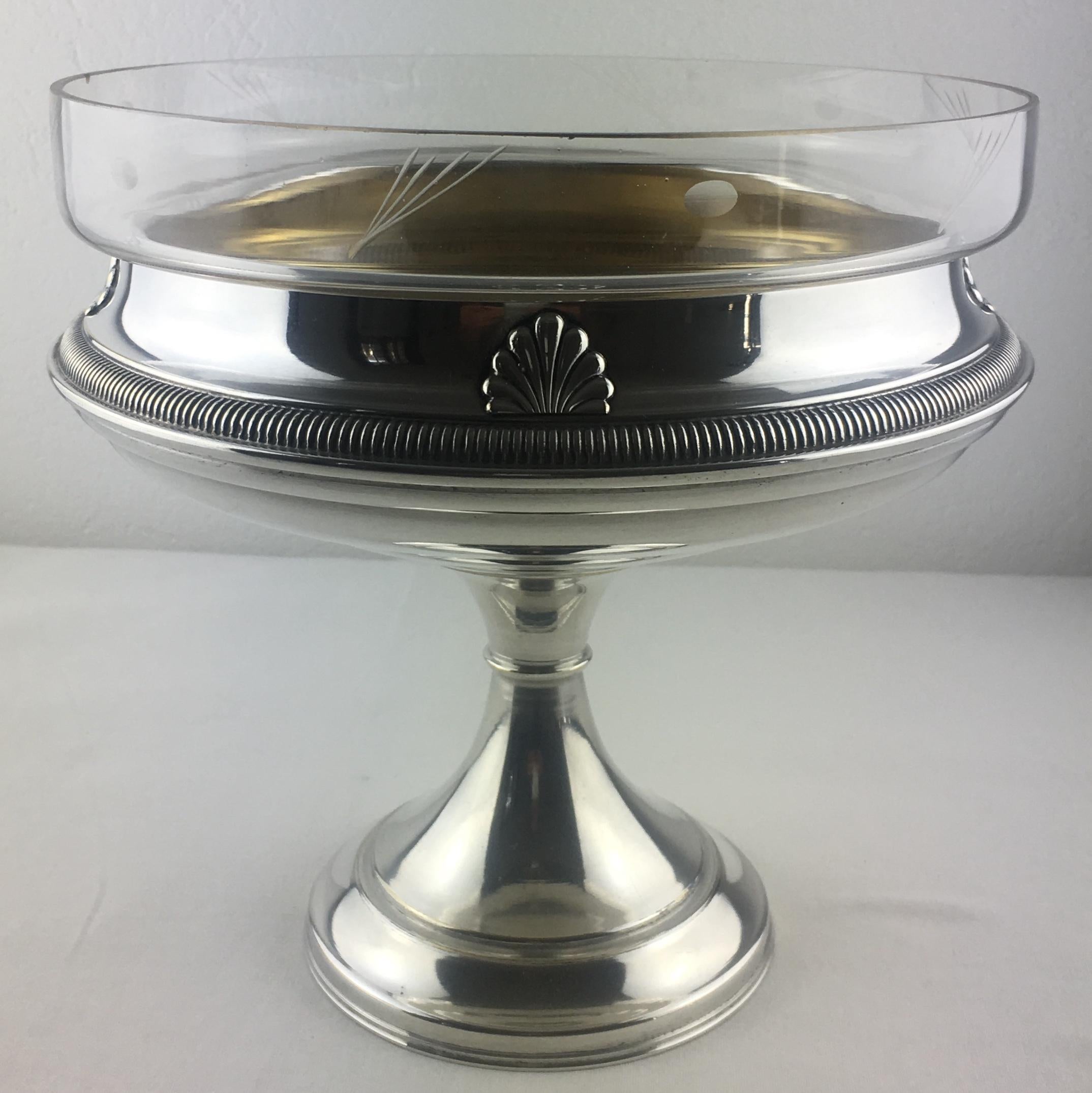 French Art Deco chalice centerpiece, fruit bowl. Very stylish pedestal in silver plate with classic Art Deco details on this piece. Insert bowl is in clear glass. Visible markers mark on the bottom of the stand.

This early 20th century French Art