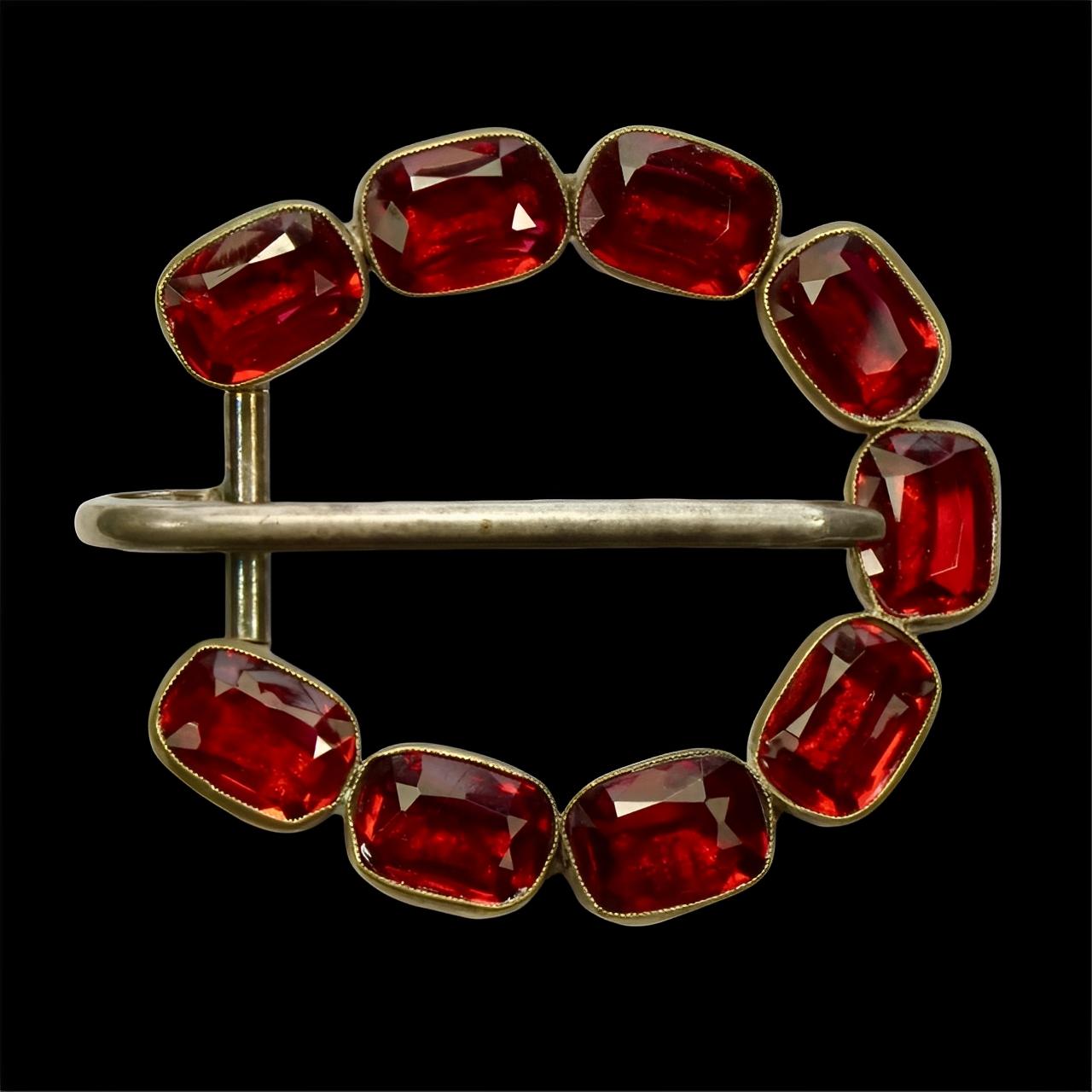 French Art Deco Silver Plated Belt Buckle with Garnet Glass Stones For Sale 1