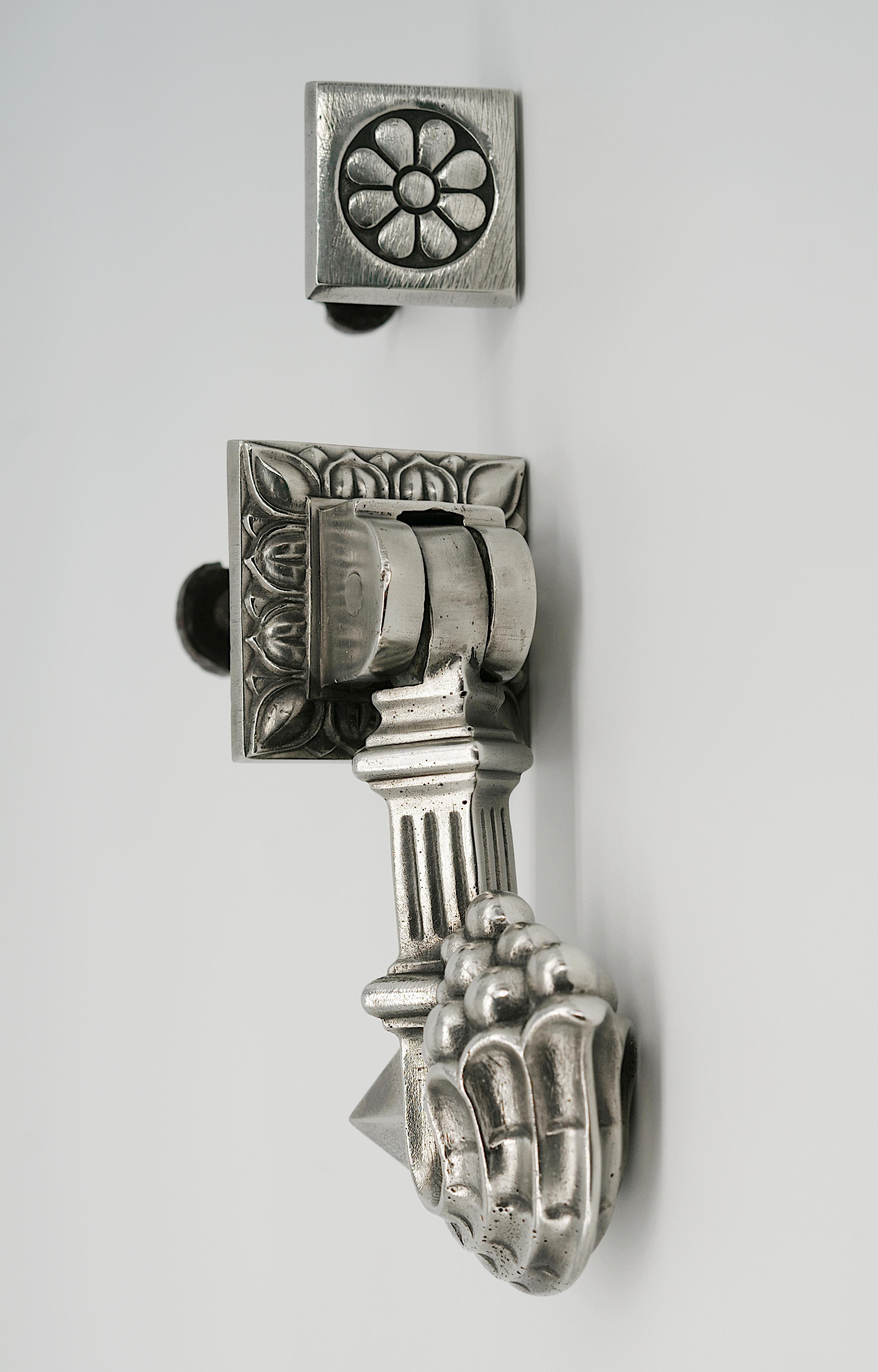 Francese Battente francese Art Deco in bronzo placcato argento, 1920 in vendita