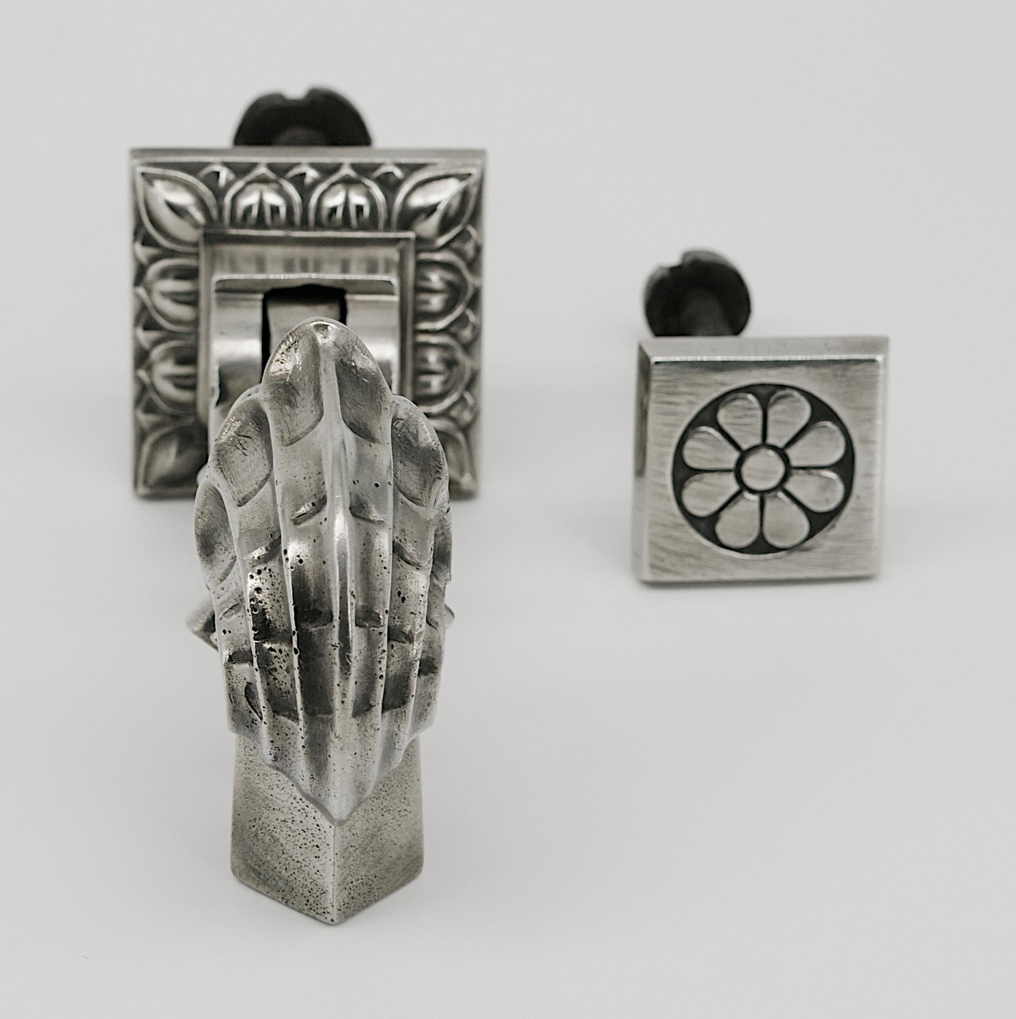 Bronzo Battente francese Art Deco in bronzo placcato argento, 1920 in vendita