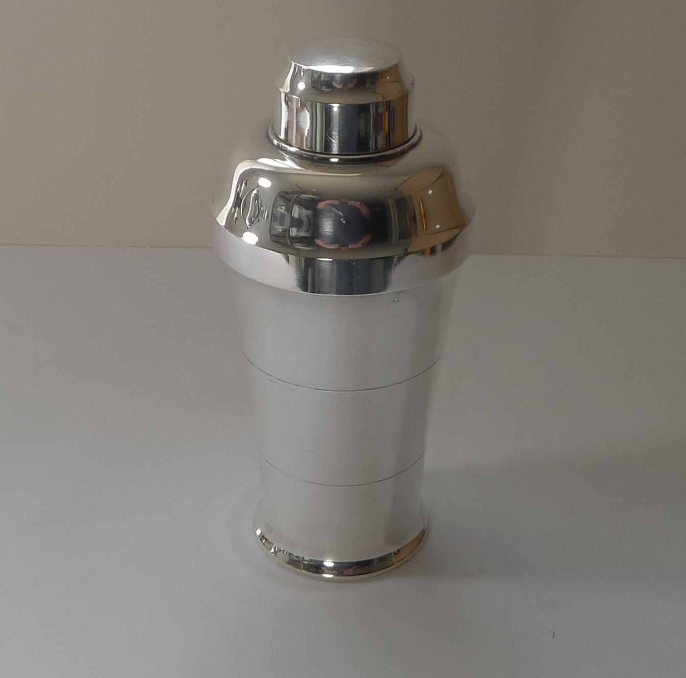 A fabulous and truly stylish Art Deco cocktail shaker with an iconic shape made from silverplate.

The underside is fully marked for the well renowned French silversmith, St Medard of Paris.

Excellent condition measuring 4