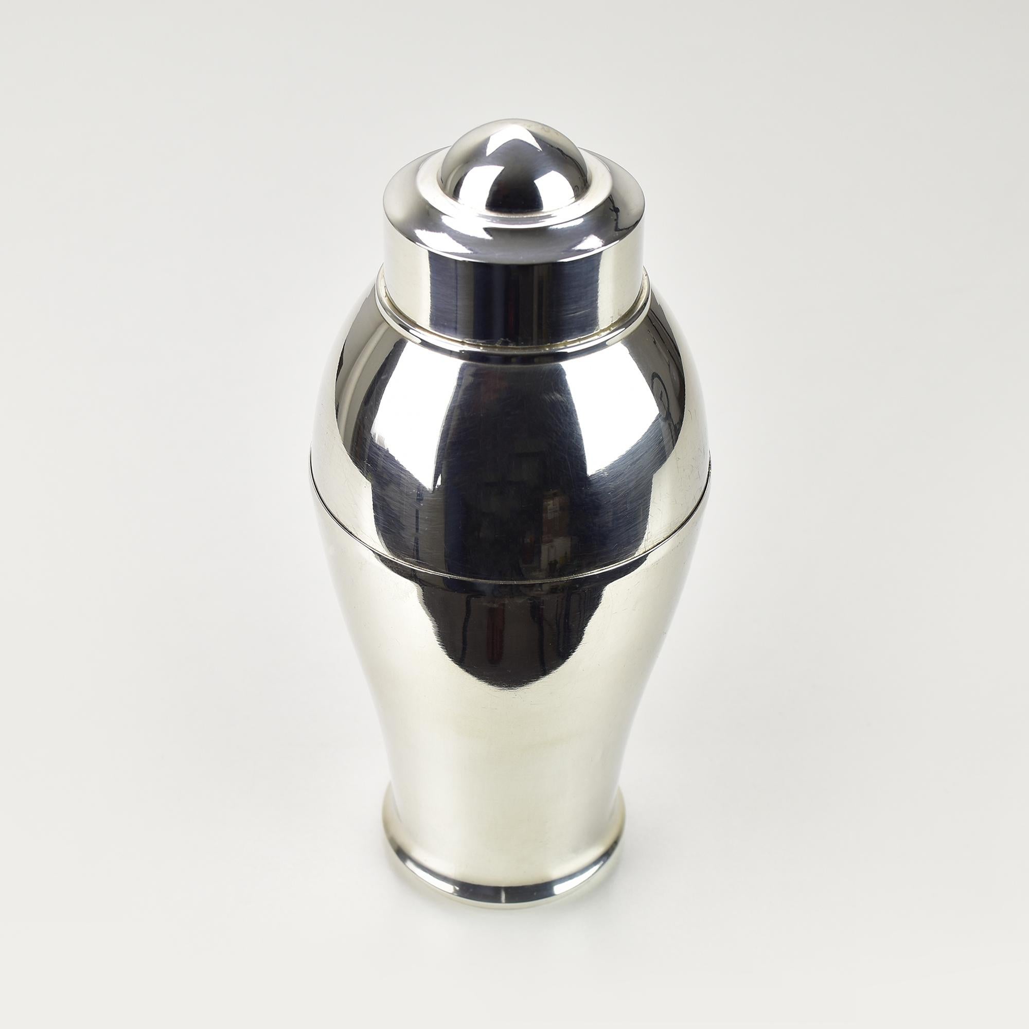 This beautiful skyscraper-shaped cocktail shaker was crafted by St. Medard in France. Its sleek, architectural design is both functional and visually striking, making it a standout piece for any bar or cocktail setting. The shaker’s silver-plated