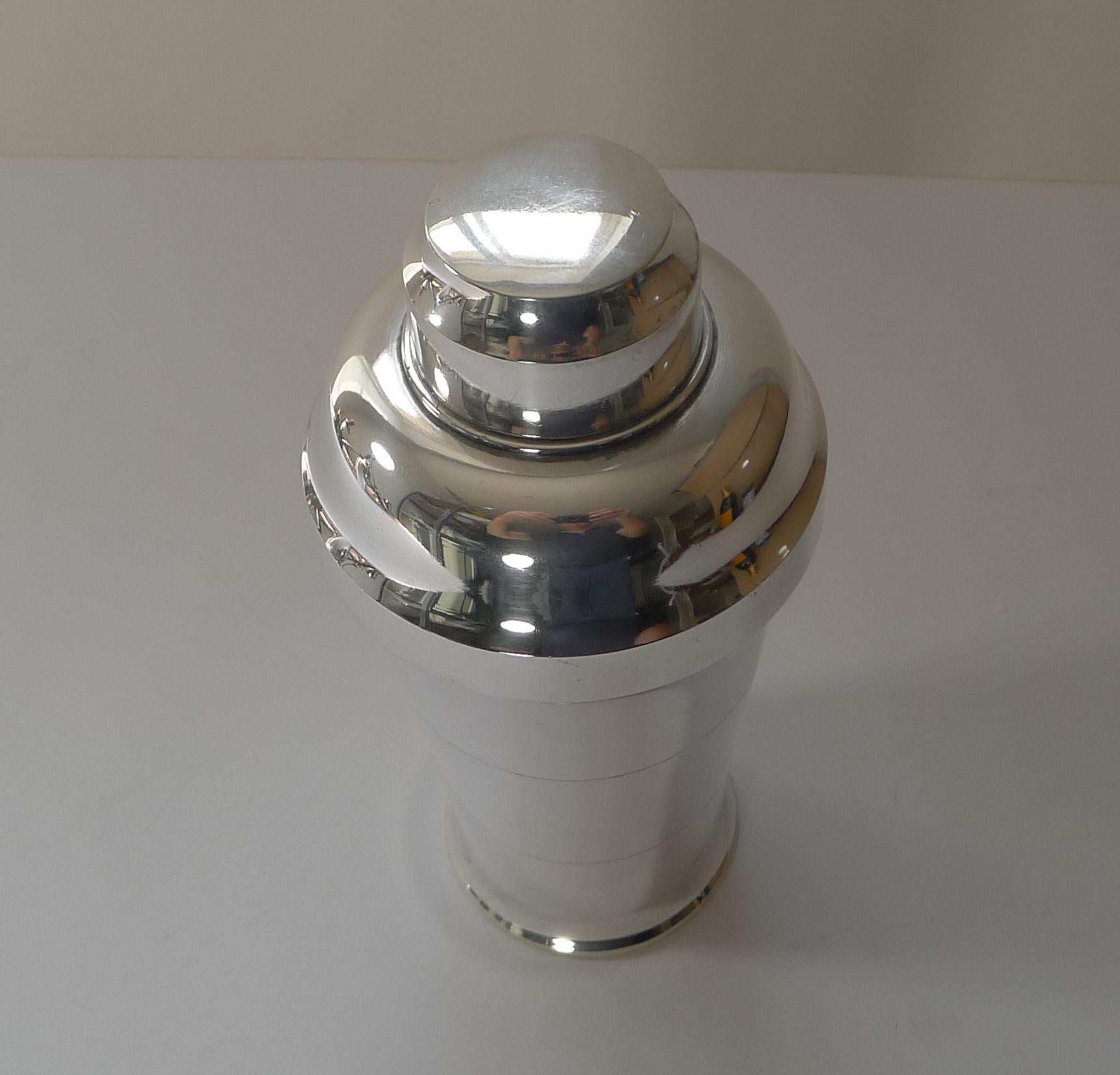 French Art Deco Silver Plated Cocktail Shaker c.1930 by St Medard, Paris In Good Condition In Bath, GB