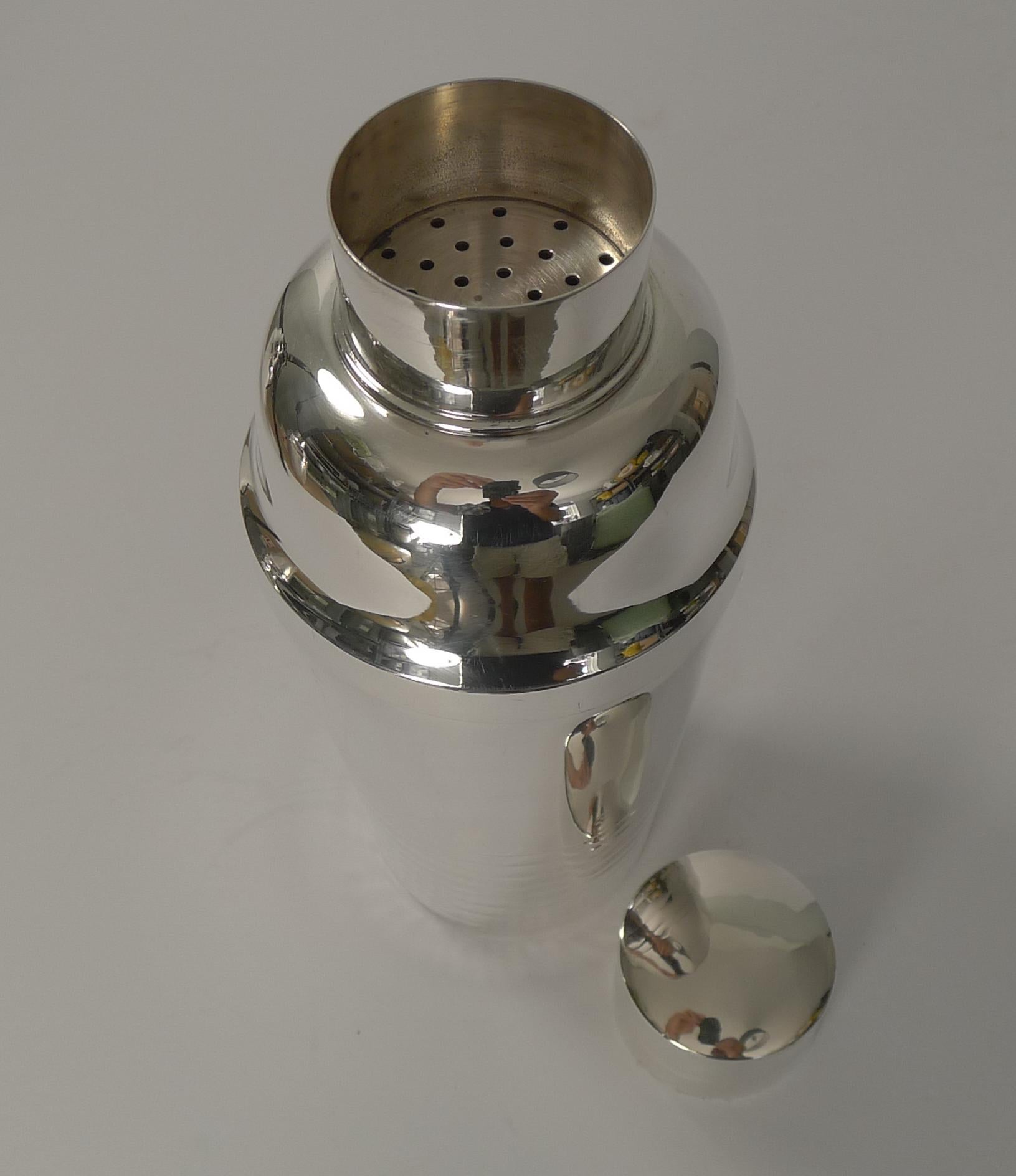 French Art Deco Silver Plated Cocktail Shaker, circa 1930 In Good Condition In Bath, GB