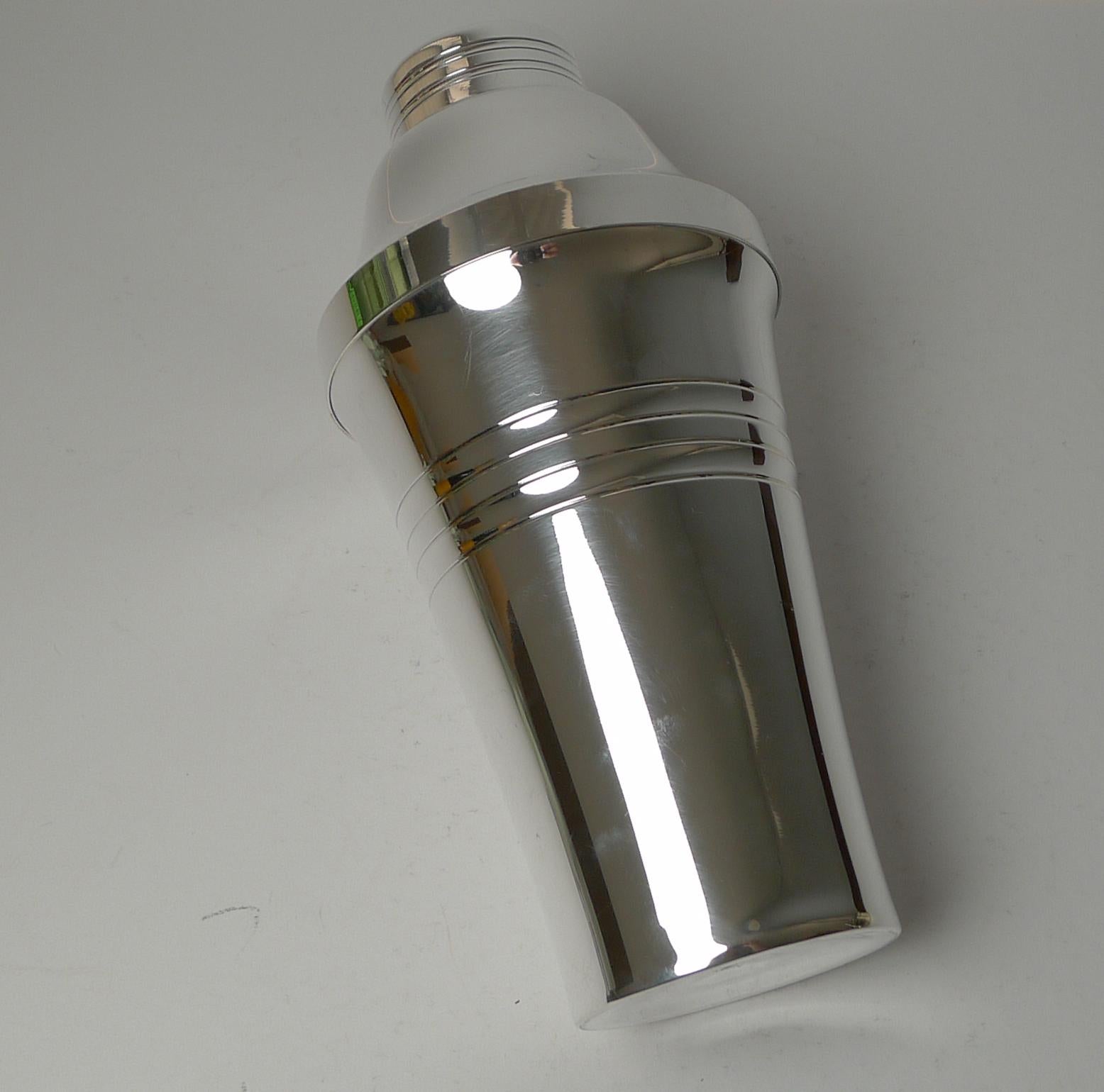 British French Art Deco Silver Plated Cocktail Shaker C.1930, Le Chardon by St Medard For Sale