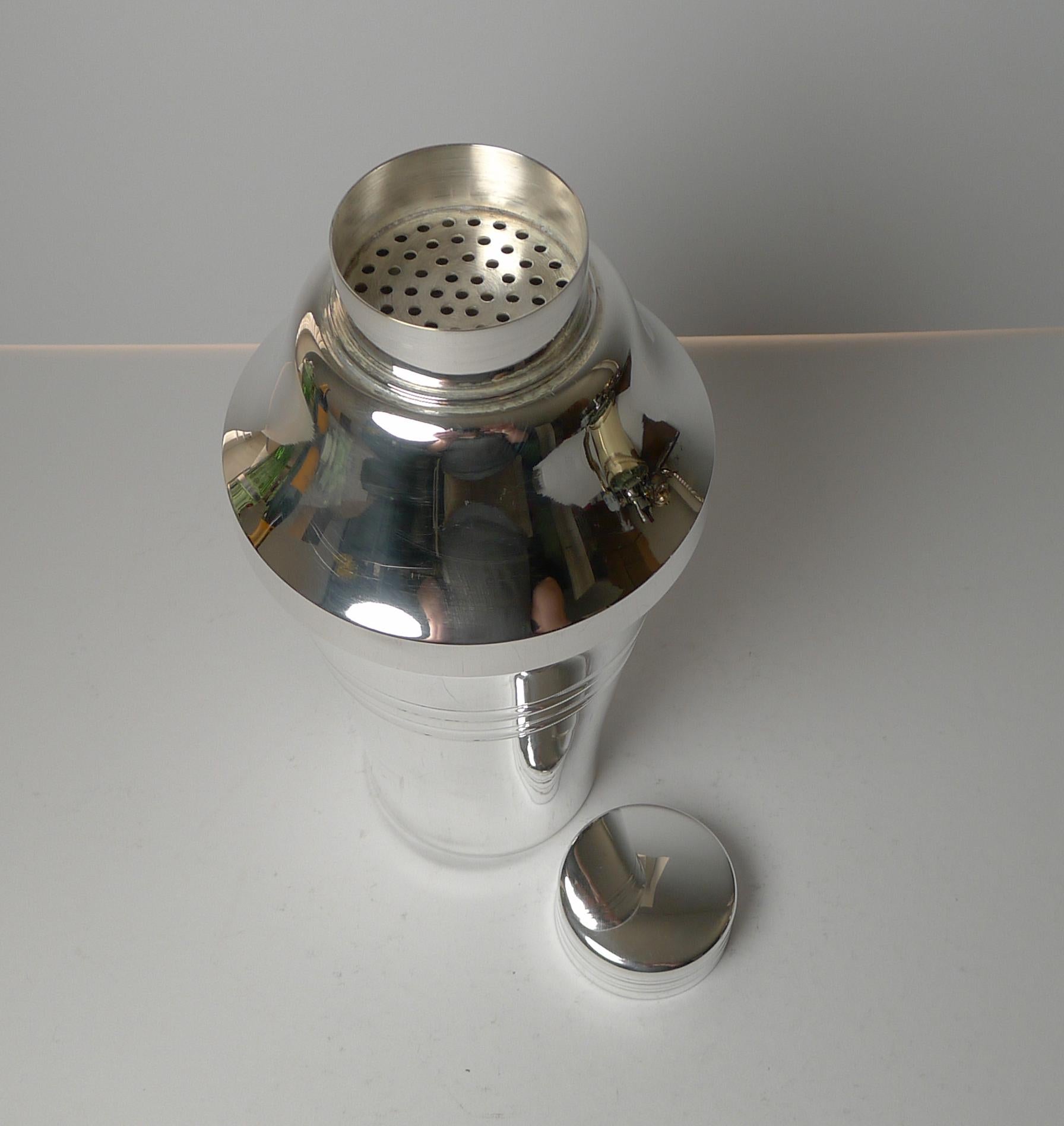 French Art Deco Silver Plated Cocktail Shaker C.1930, Le Chardon by St Medard In Good Condition For Sale In Bath, GB