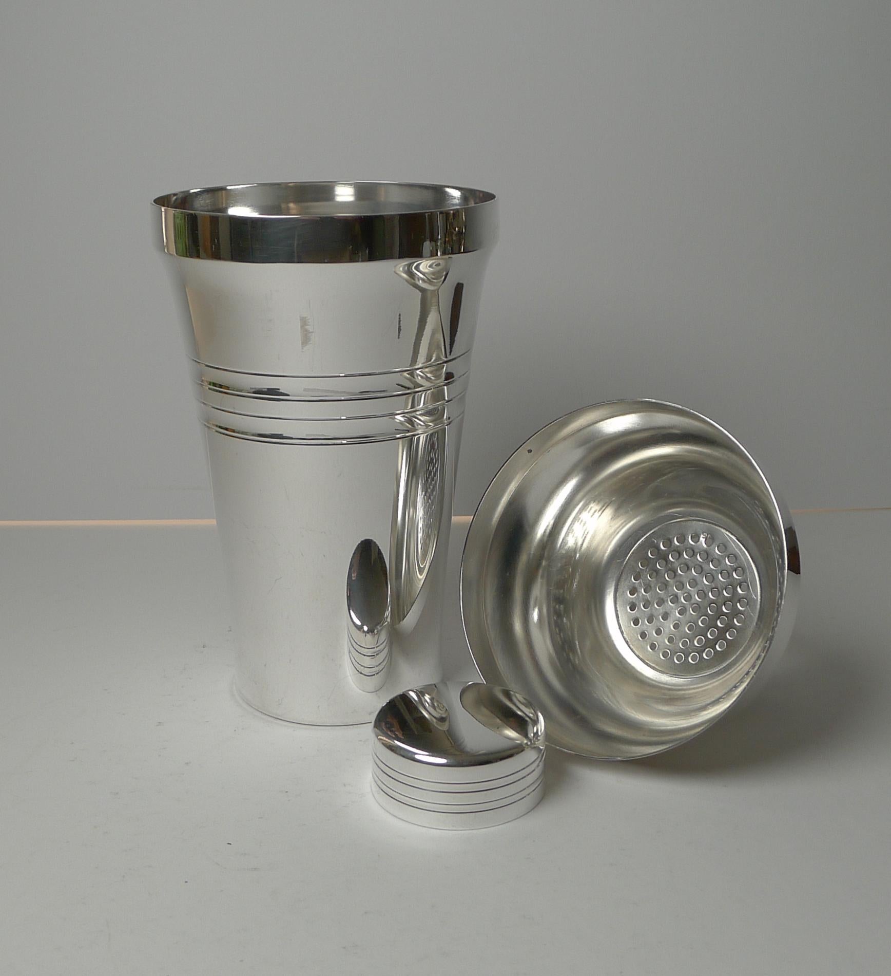 French Art Deco Silver Plated Cocktail Shaker C.1930, Le Chardon by St Medard For Sale 2