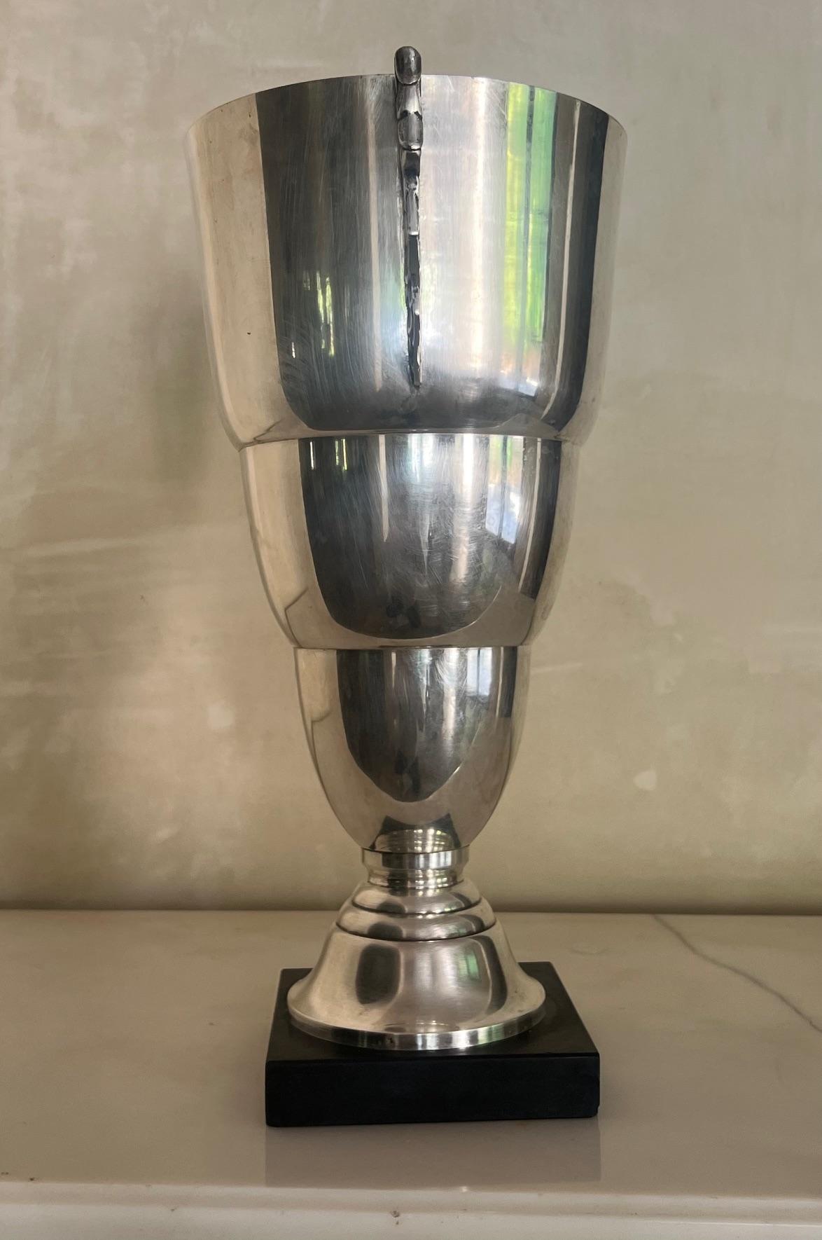 Art Déco Vaso per trofei in marmo e placcato d'argento Art Deco francese, 1930 ca. in vendita