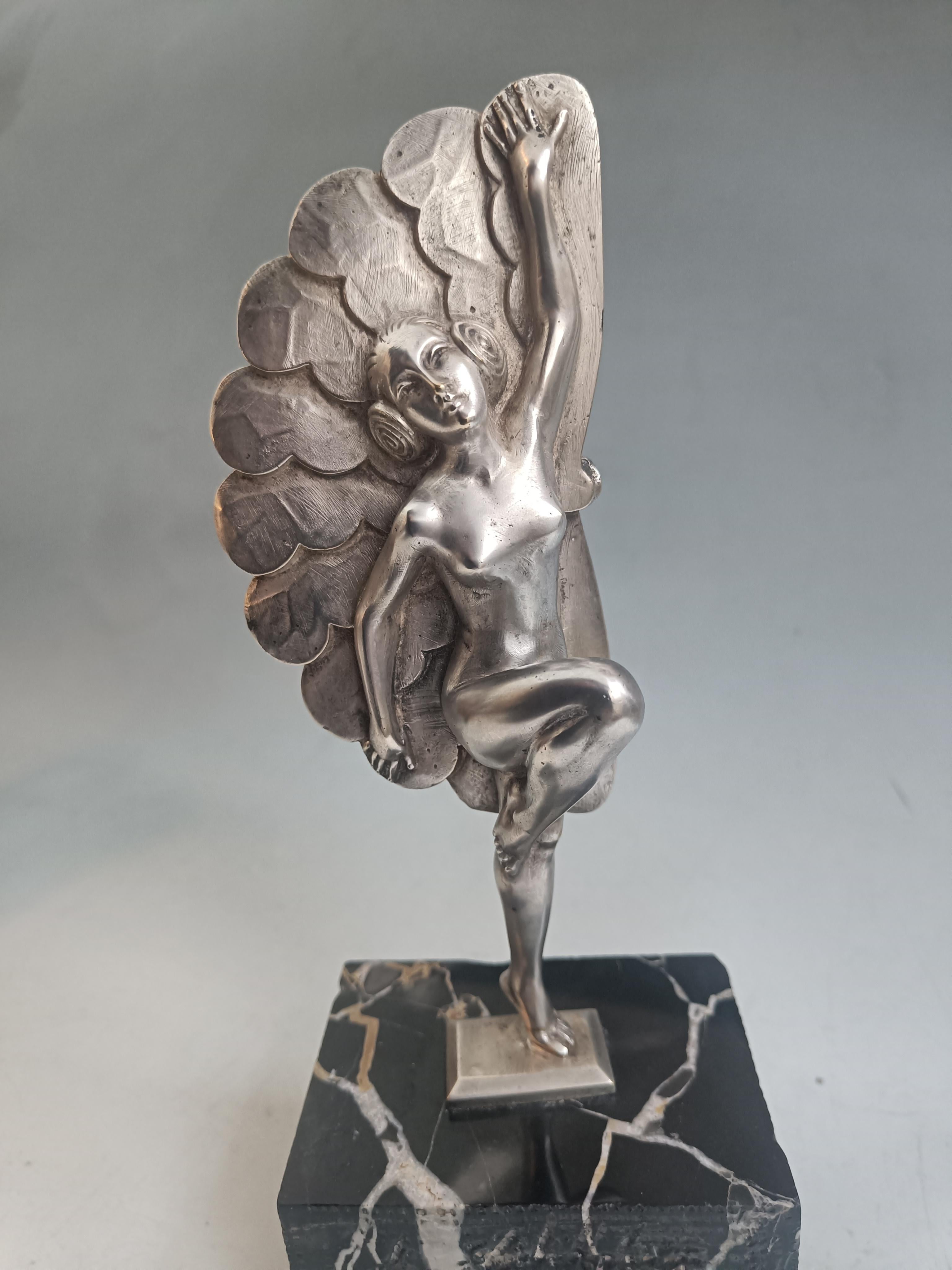 Figura in bronzo argentato Art Deco francese di H. A. C. 1930 Arts & Crafts Décor In condizioni buone in vendita a London, GB