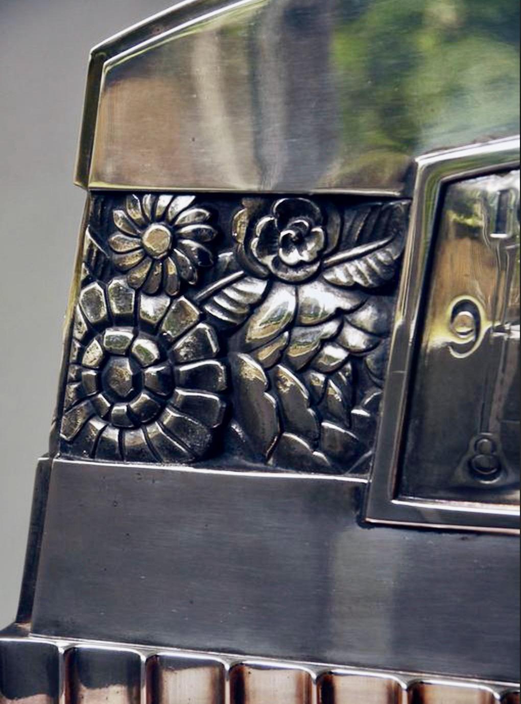Versilberte Kaminuhr aus Bronze im französischen Art déco-Stil von C, Terras 1925 im Angebot 2