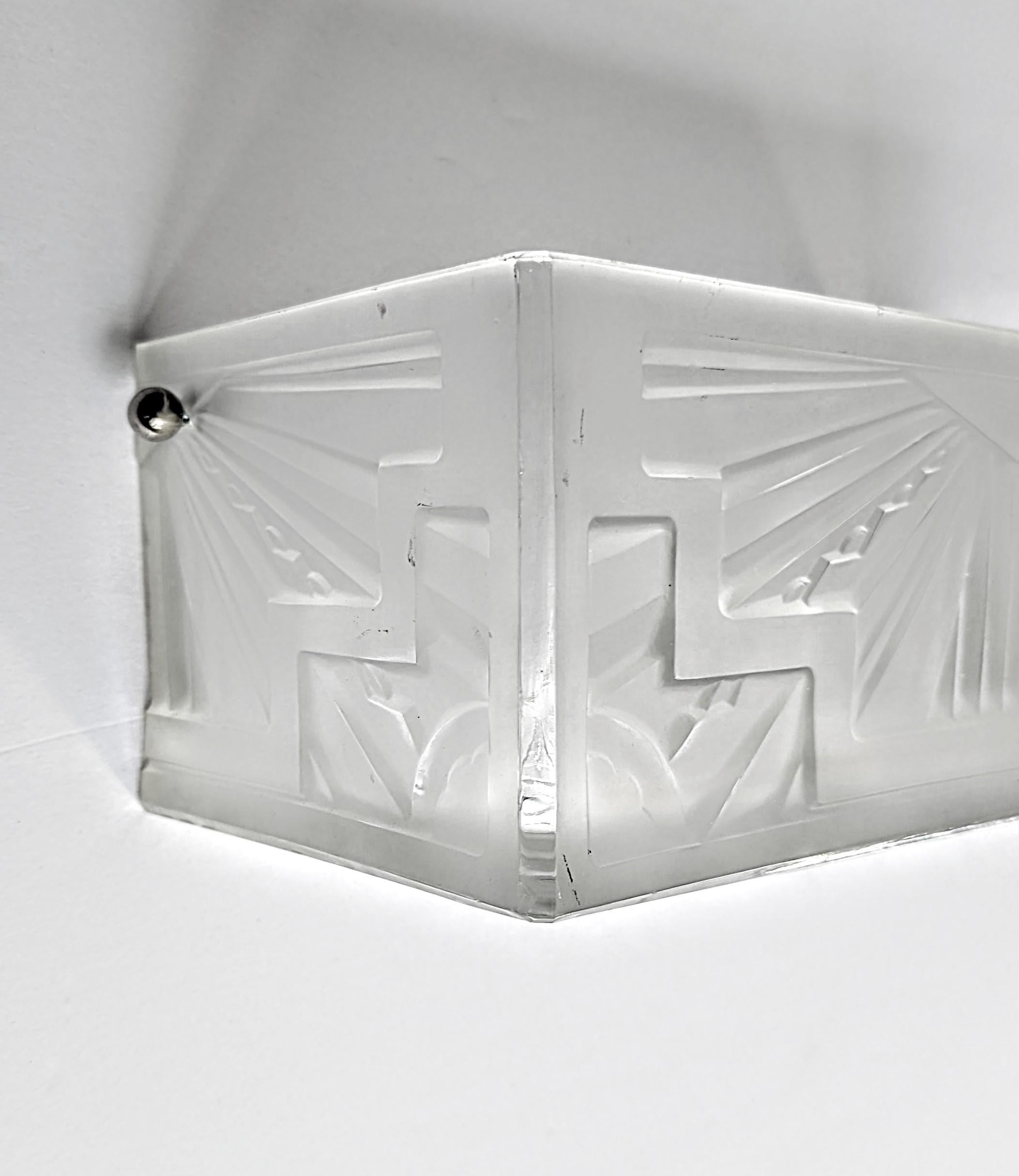 Glass French Art Deco Single Wall Sconce by Sabino