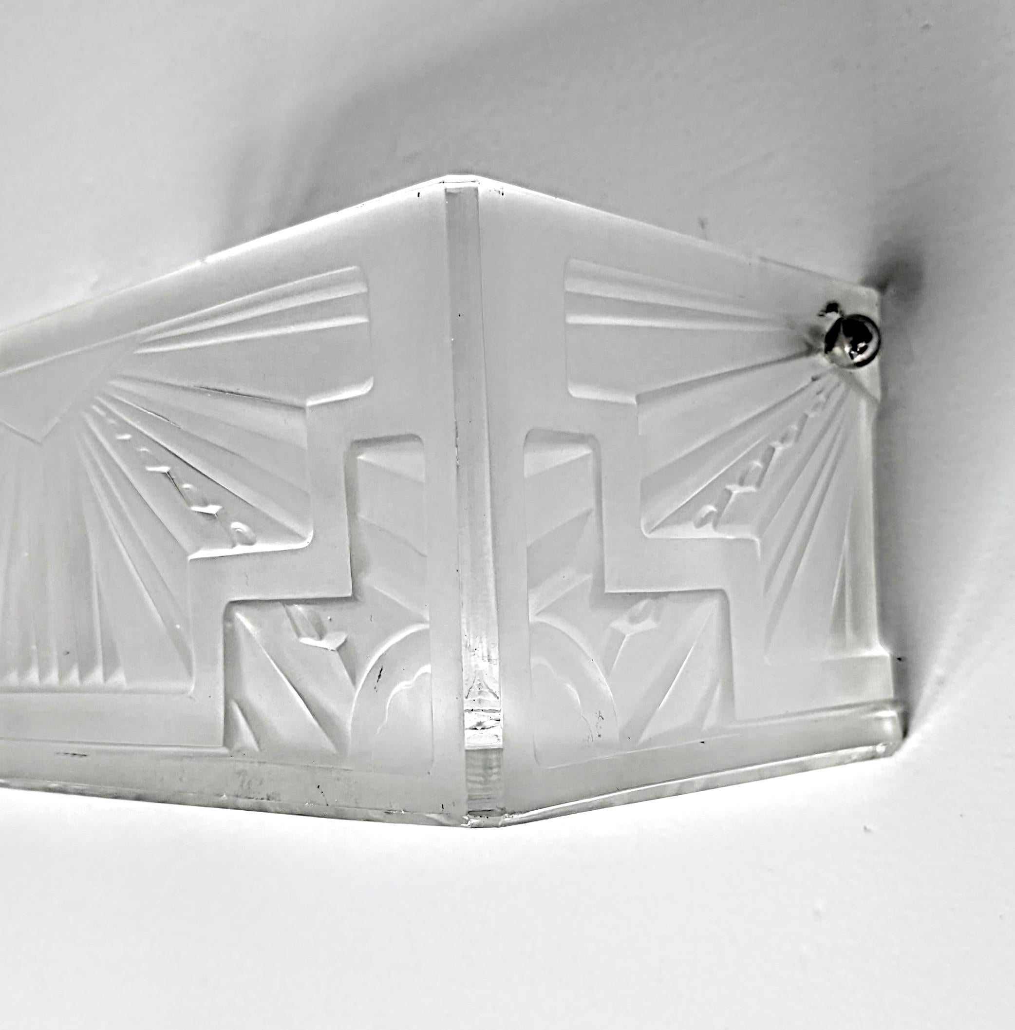 French Art Deco Single Wall Sconce by Sabino 1
