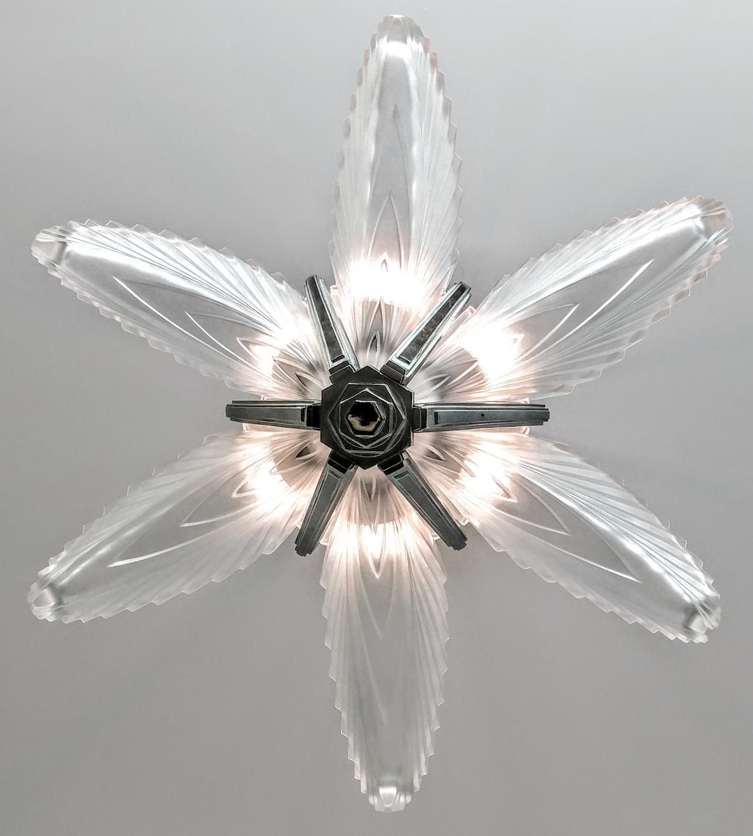 French Art Deco Feather Chandelier For Sale 4