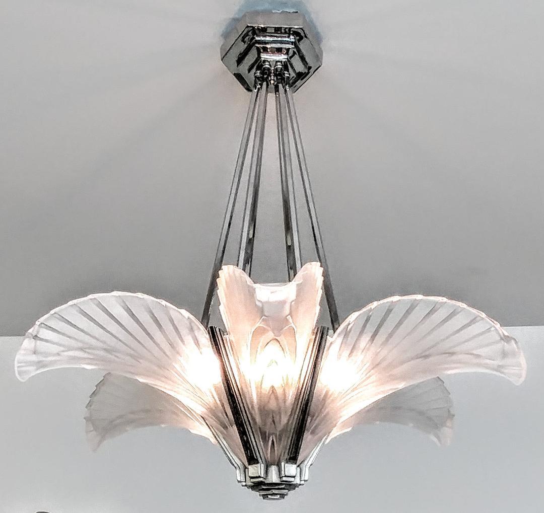 Cast French Art Deco Feather Chandelier For Sale