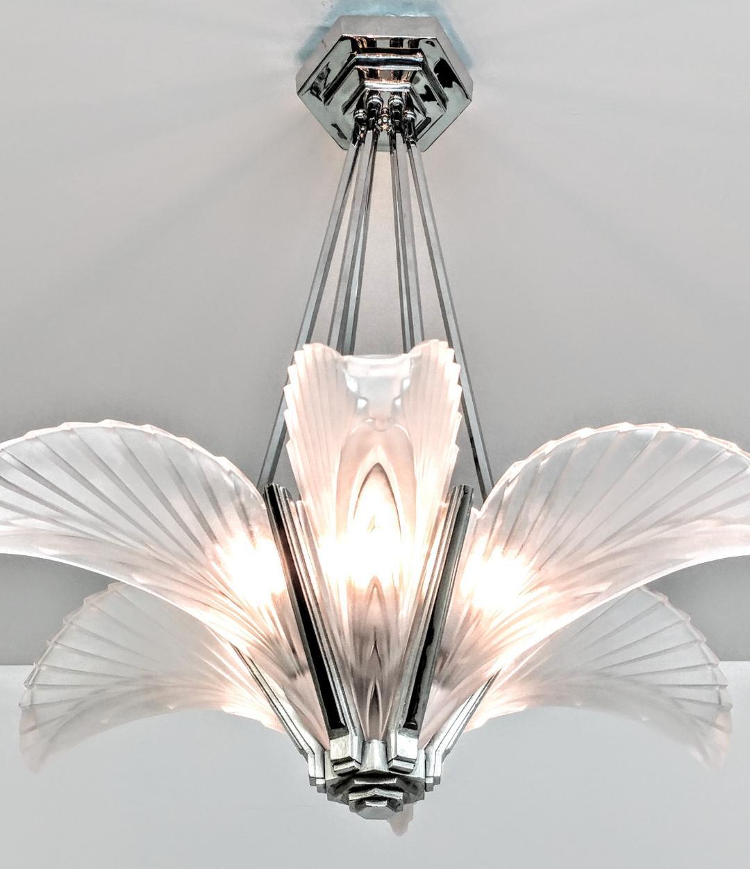 20th Century French Art Deco Feather Chandelier For Sale