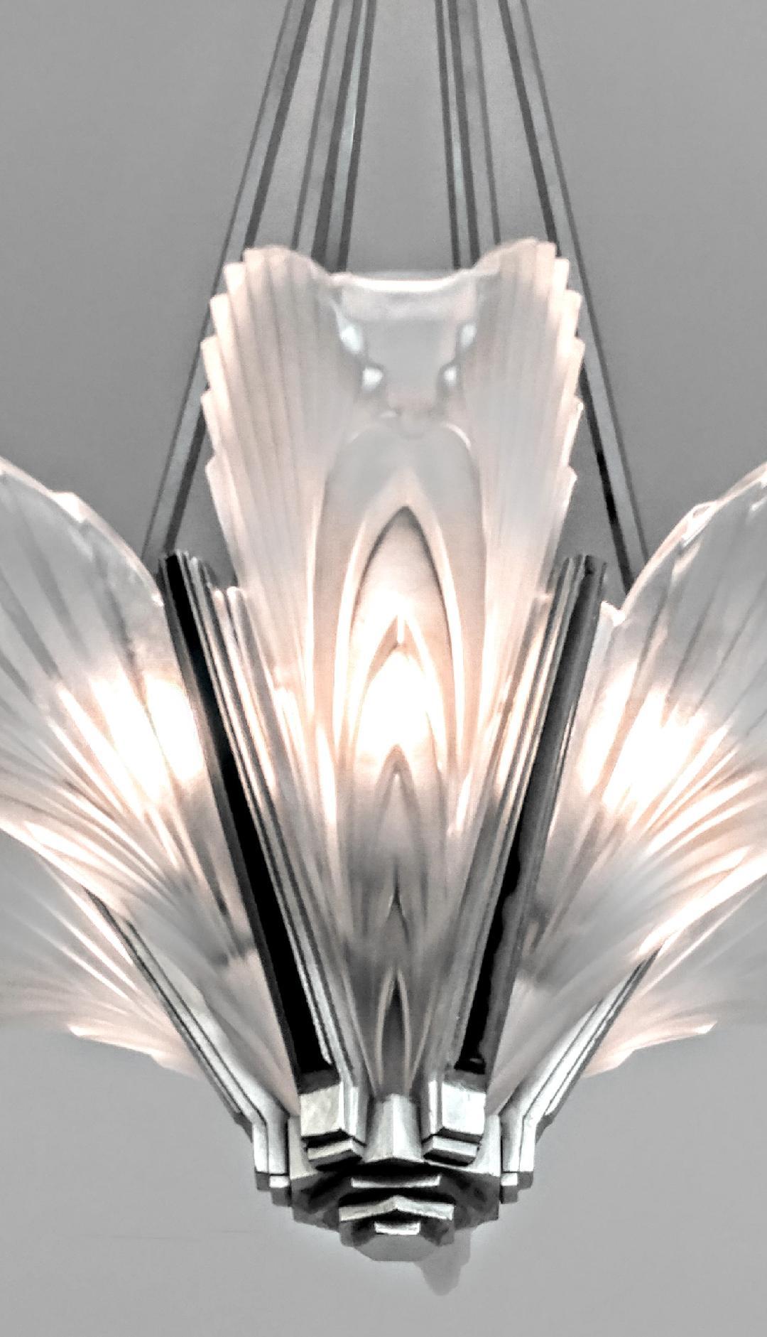 French Art Deco Feather Chandelier For Sale 1