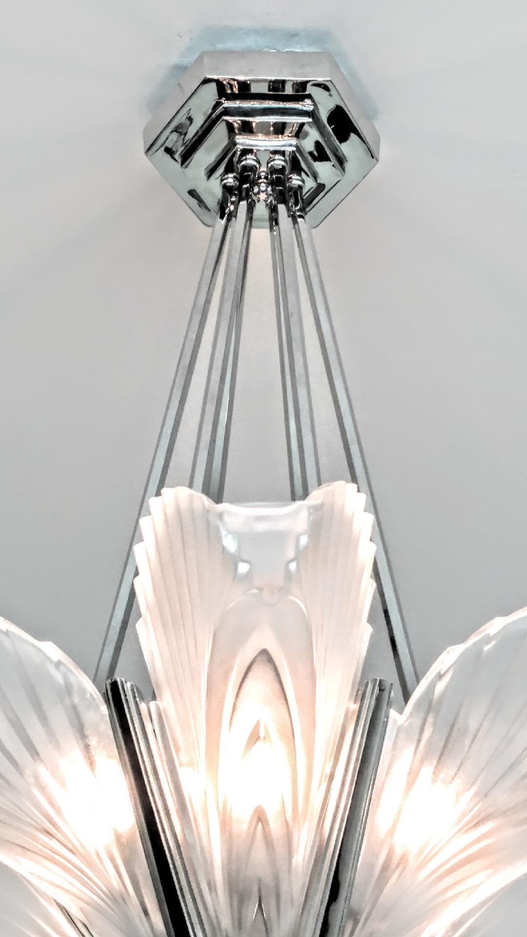 French Art Deco Feather Chandelier For Sale 2