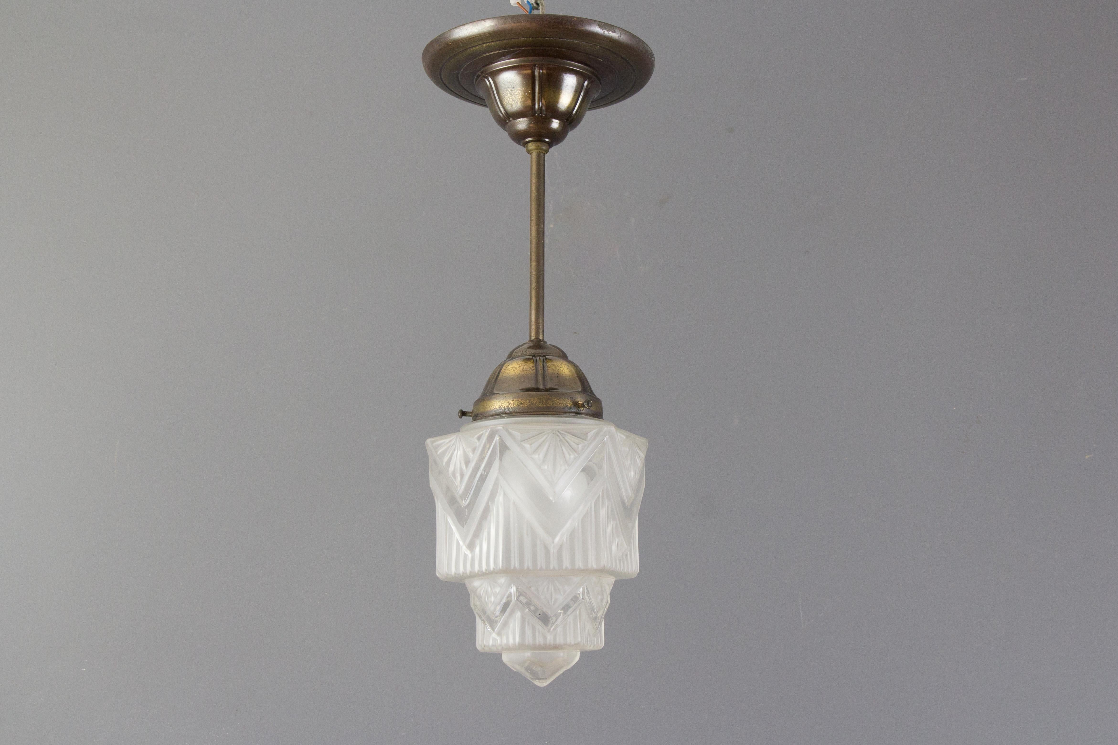 French Art Deco skyscraper ceiling light fixture or pendant with white frosted glass shade, circa 1920s. In good condition, wear consistent with age and use, newly rewired, one socket for E27 light bulb.
Dimensions: Diameter 14 cm / 5.51 in, height