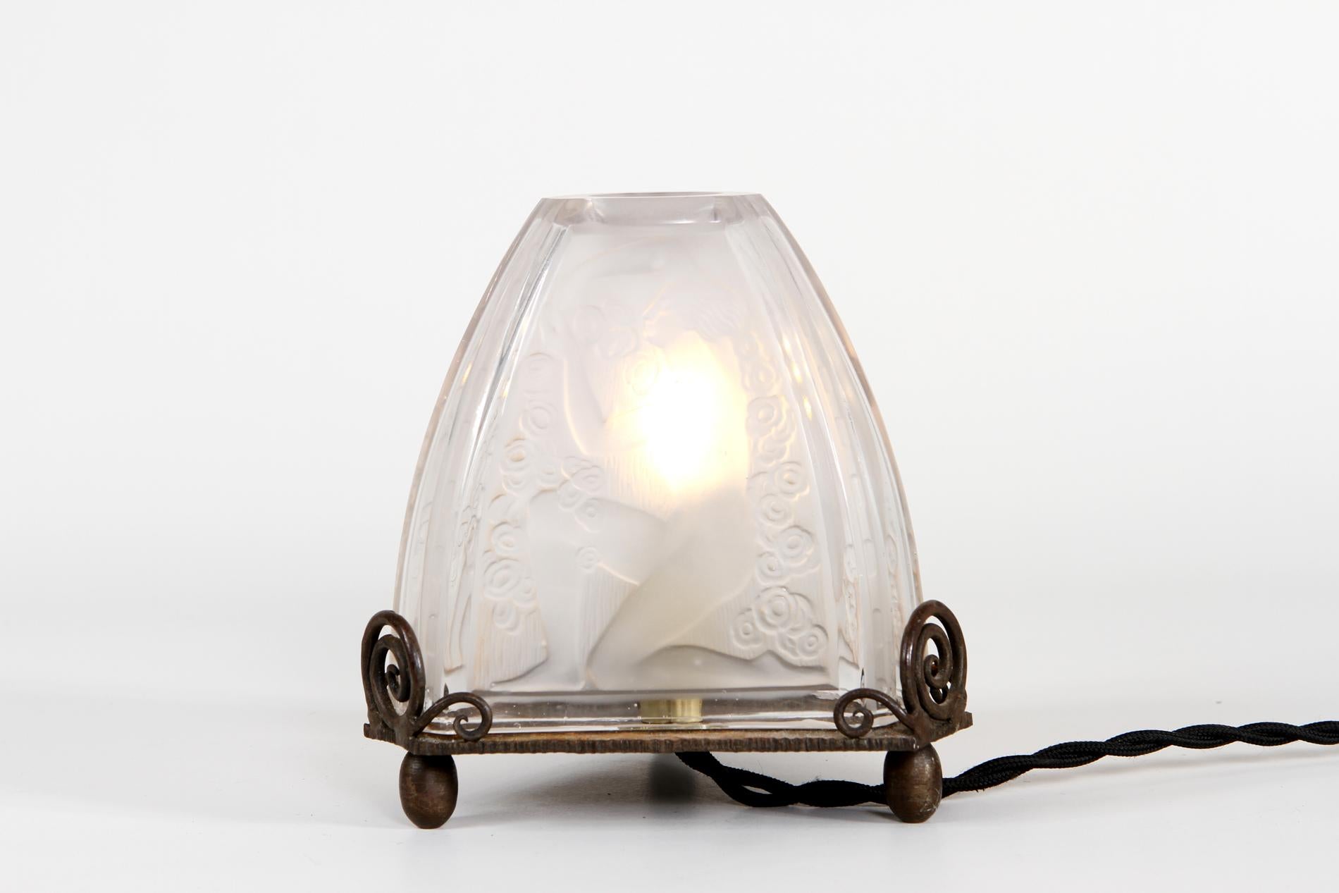 Petite lampe de table de nuit Art Déco française par ROBJ  Excellent état - En vente à SAINT-OUEN-SUR-SEINE, FR
